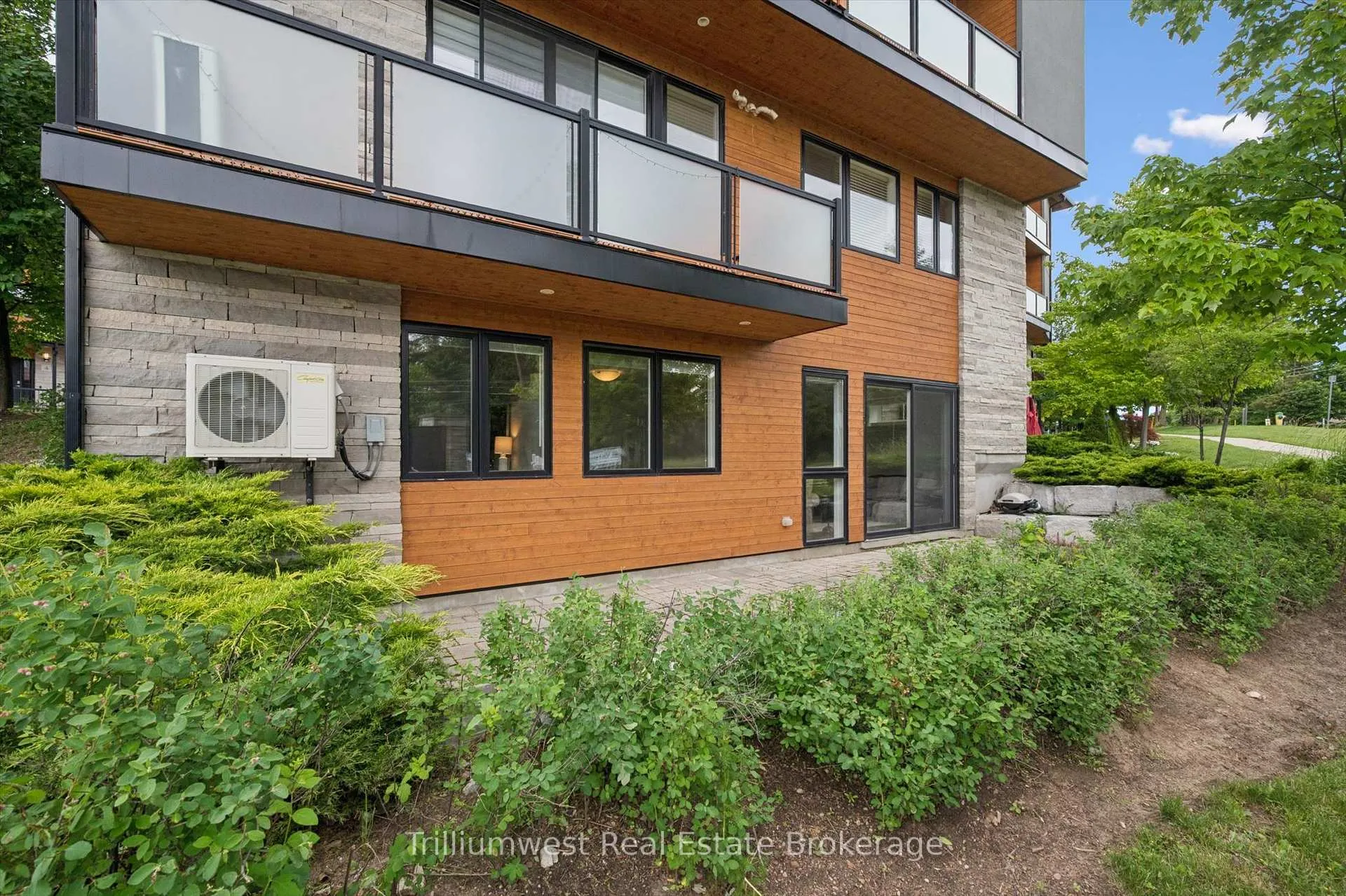 Photo 32 of Unit 9, 32 Arkell Road, Guelph, Kortright East — HOMEH