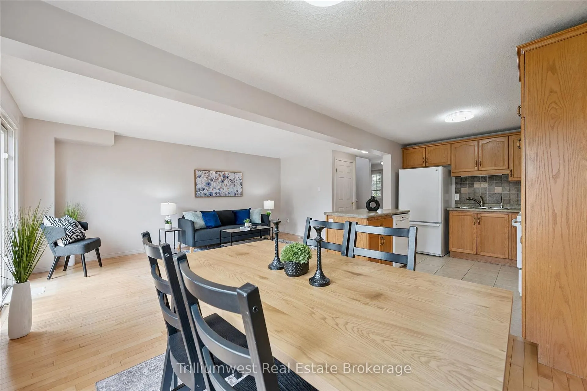 Photo 7 of 157 Stephanie Drive, Guelph, Willow West/Sugarbush/West Acres — HOMEH