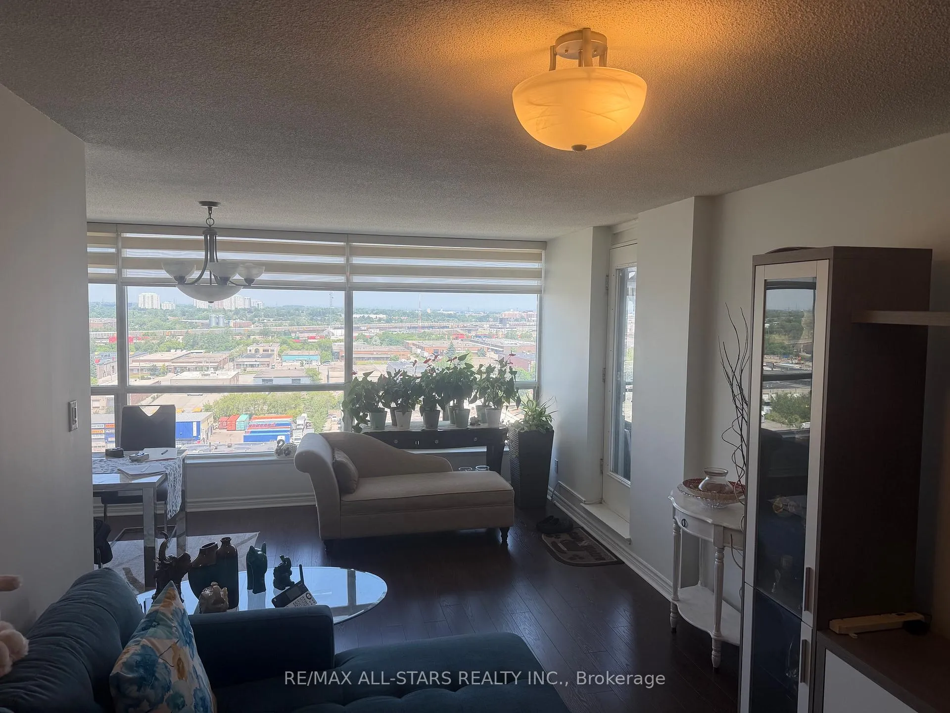 Photo 3 of Unit 1607, 4725 Sheppard Avenue E, Scarborough, Agincourt South-Malvern West — HOMEH