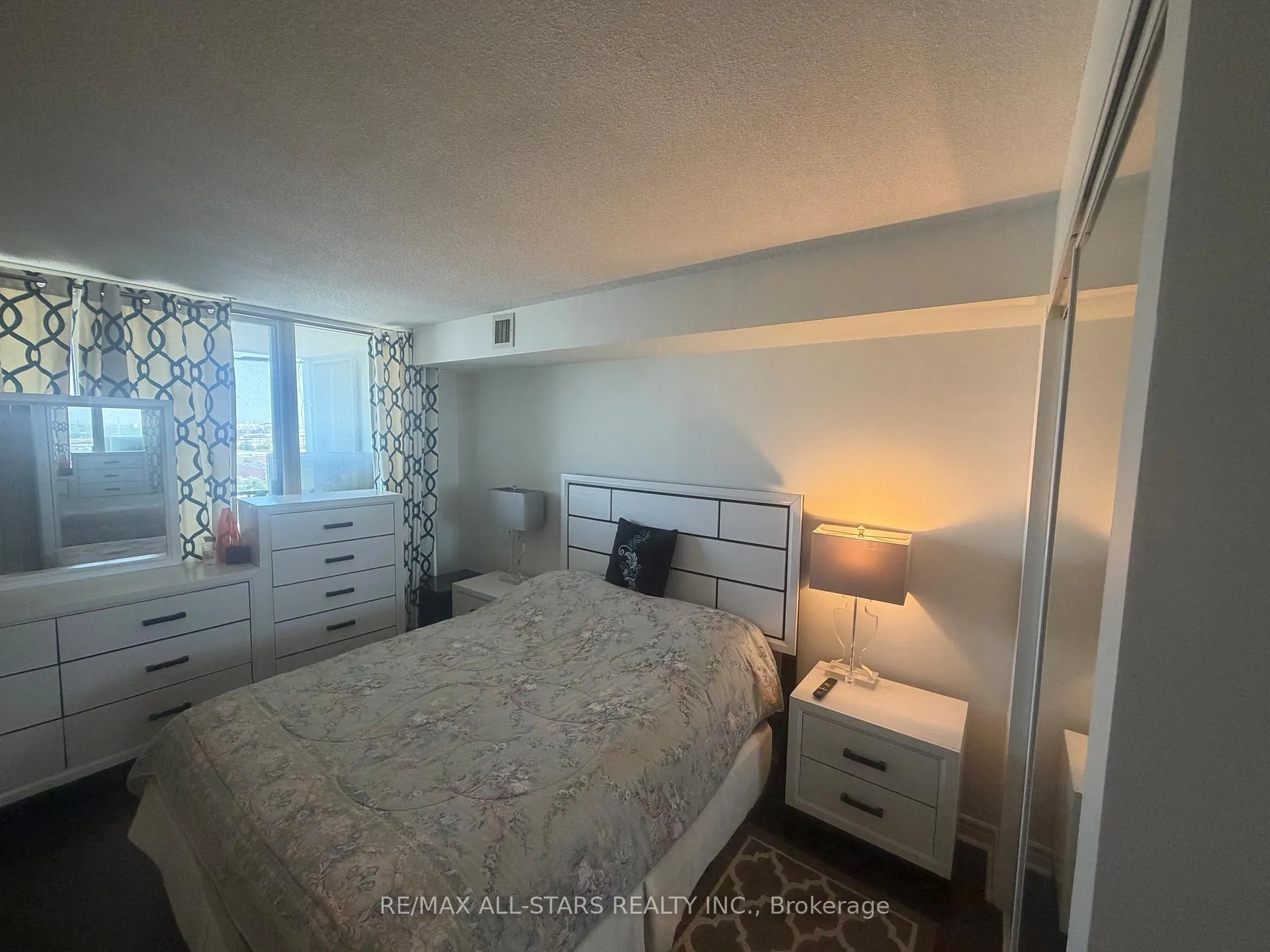 Photo 5 of Unit 1607, 4725 Sheppard Avenue E, Scarborough, Agincourt South-Malvern West — HOMEH