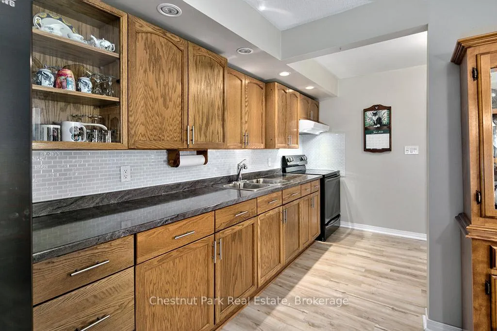 Photo 14 of 333 Oak Street, Collingwood — HOMEH