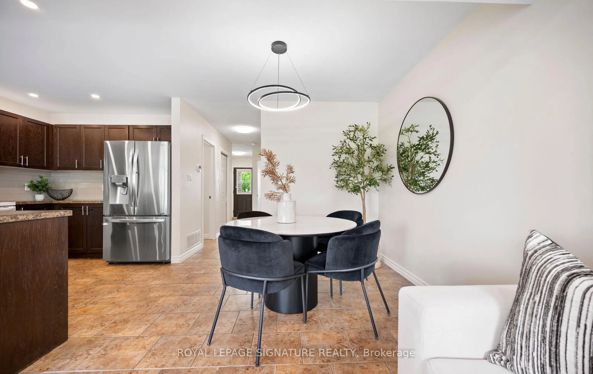 Photo 10 of 61 Thames Way, Hamilton, Mount Hope — HOMEH