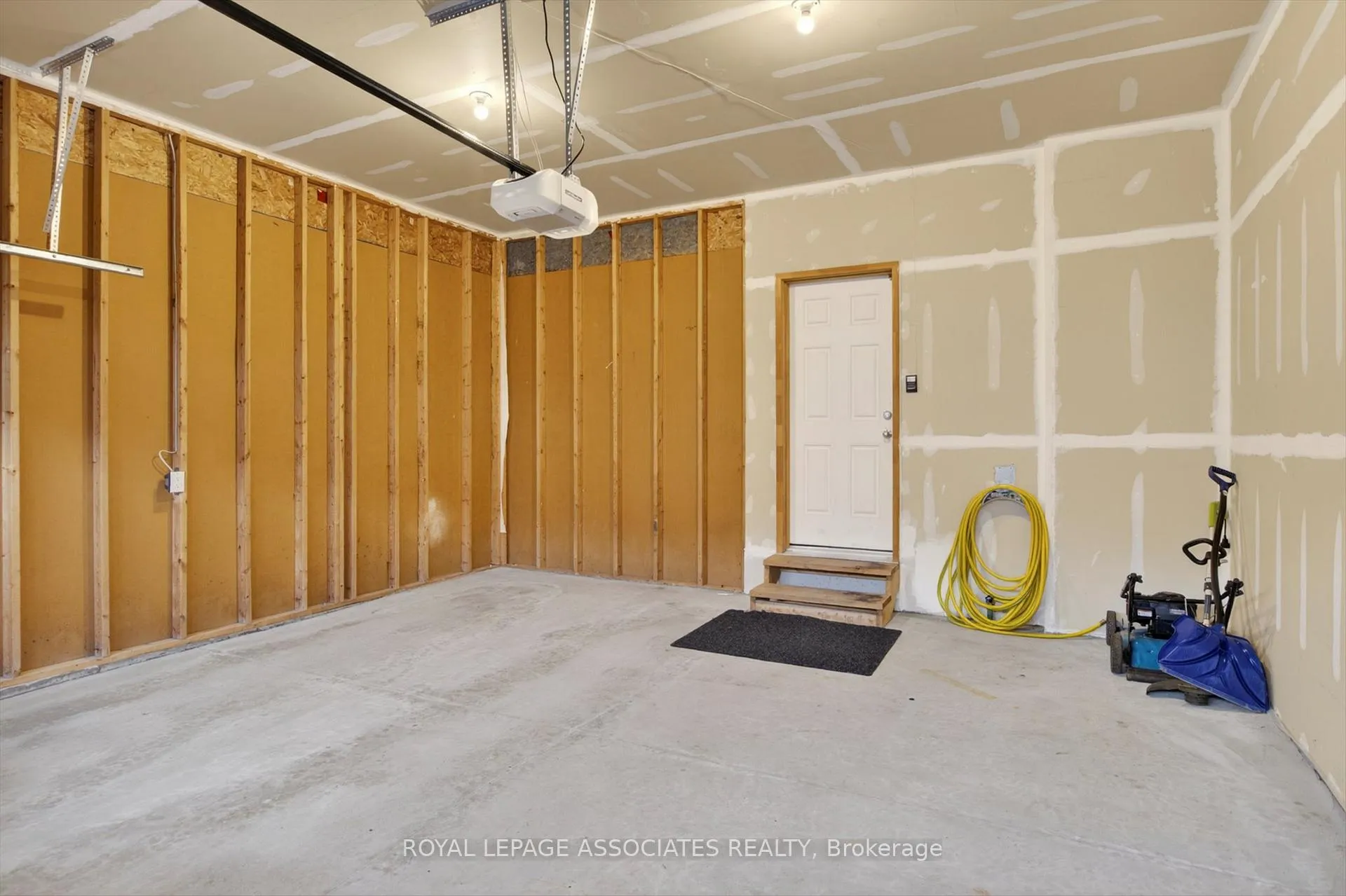 Photo 13 of 1047 Rippingale Trail, Peterborough, Northcrest Ward 5 — HOMEH
