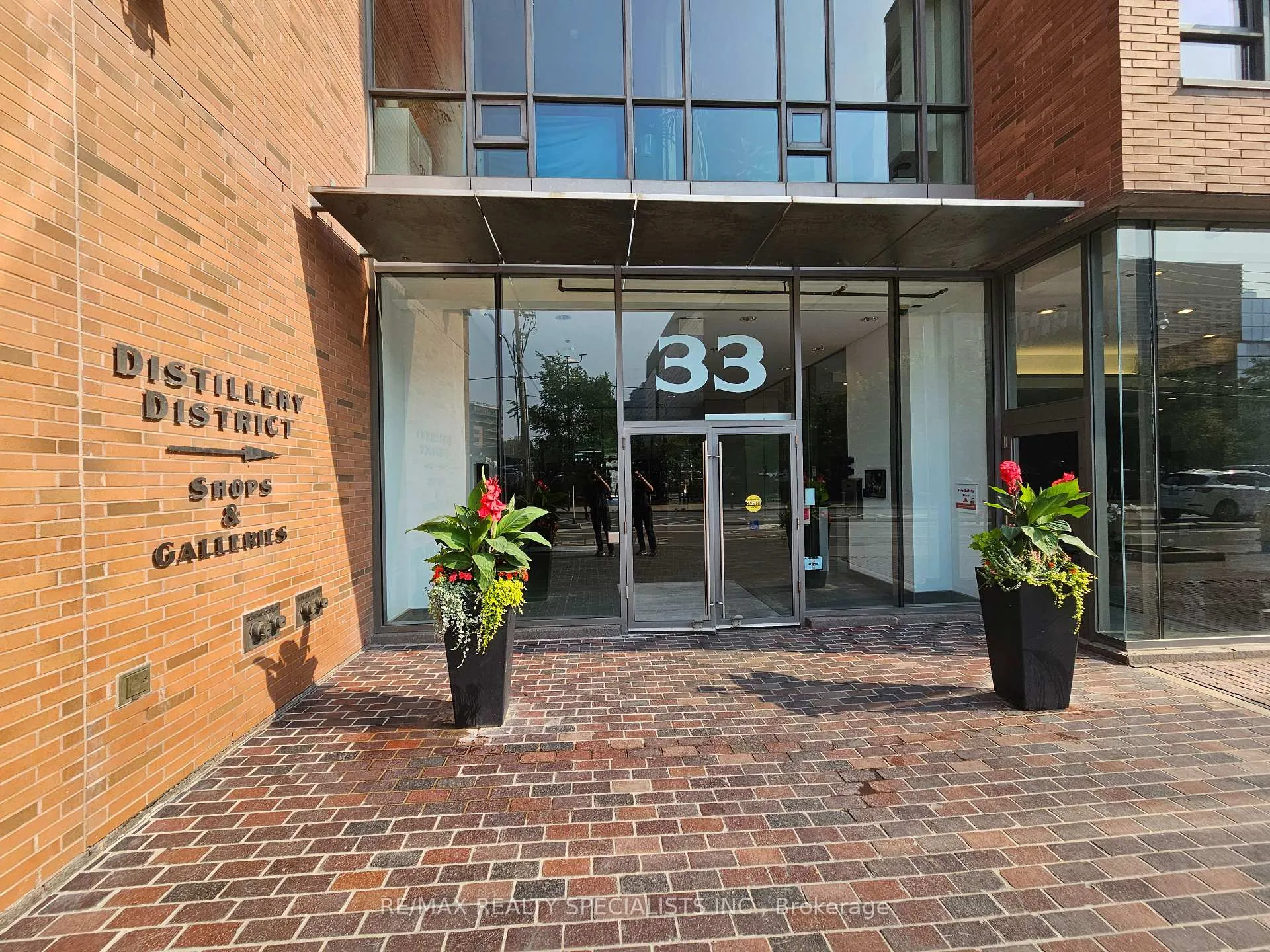 Photo 2 of Unit 806, 33 Mill Street, Toronto, Waterfront Communities — HOMEH