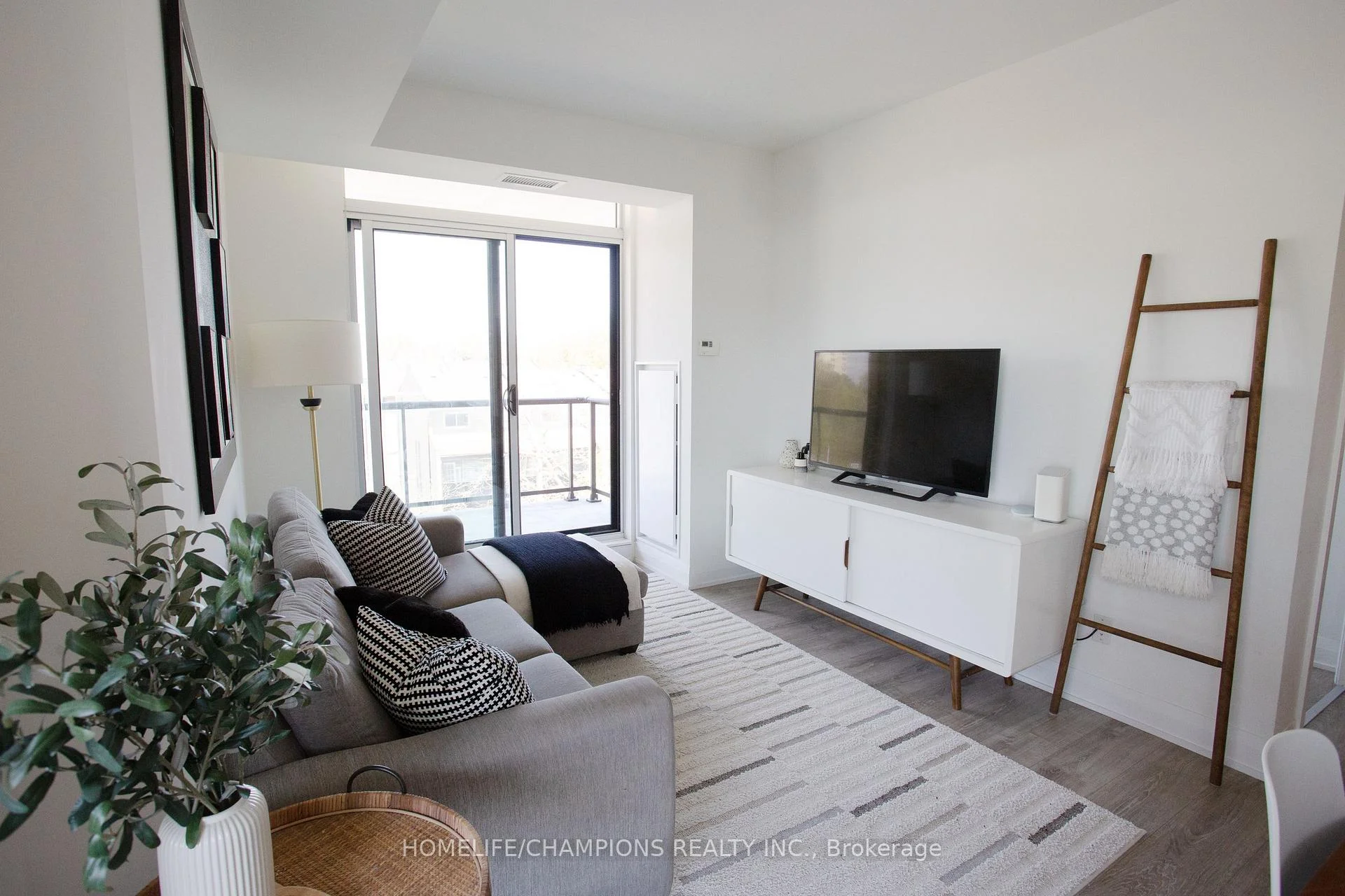 Photo 6 of Unit 610, 3655 Kingston Road, Scarborough, Scarborough Village — HOMEH