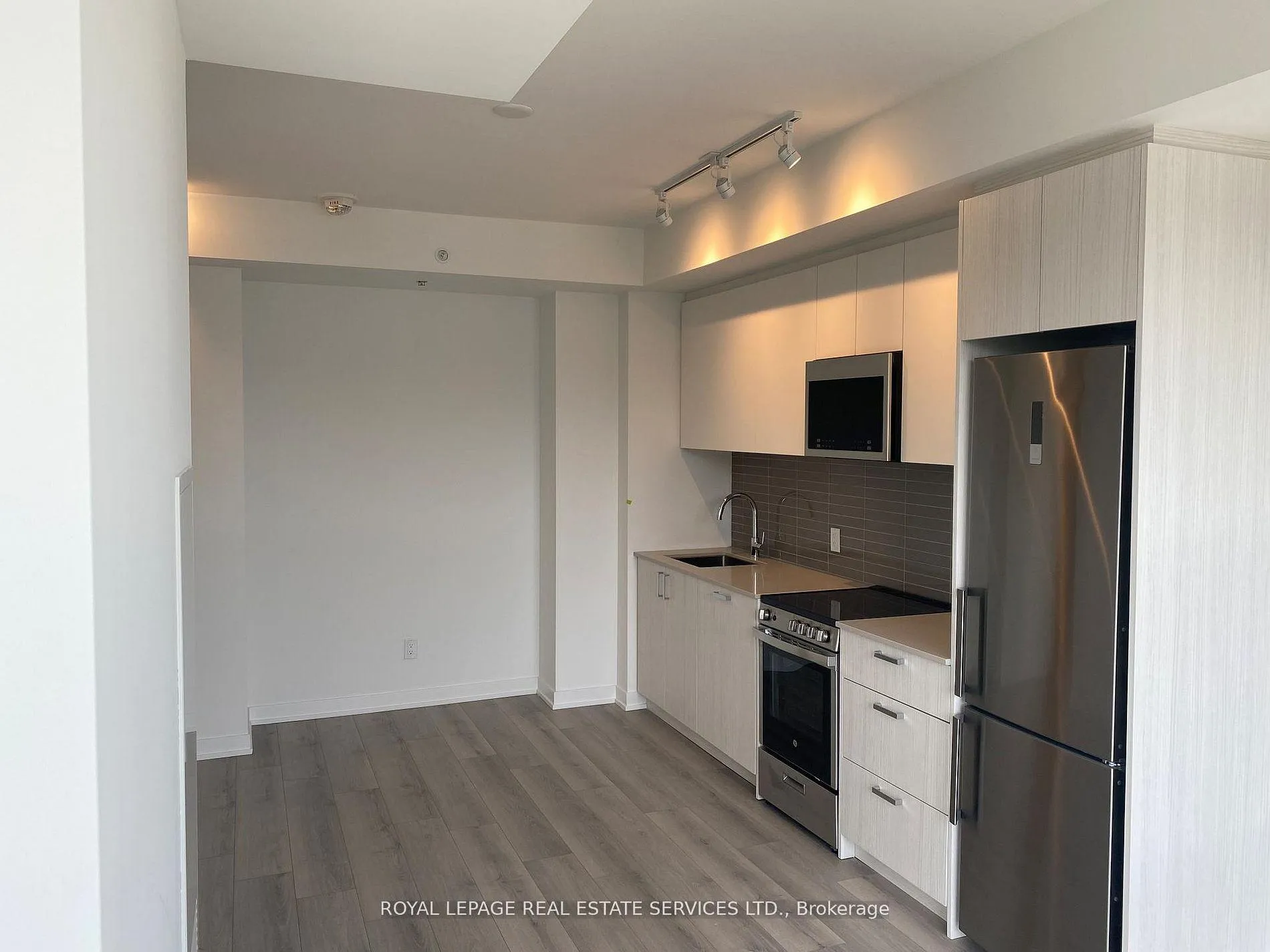 Photo 7 of Unit 621, 1787 St Clair Avenue W, Toronto, Weston-Pellam Park — HOMEH