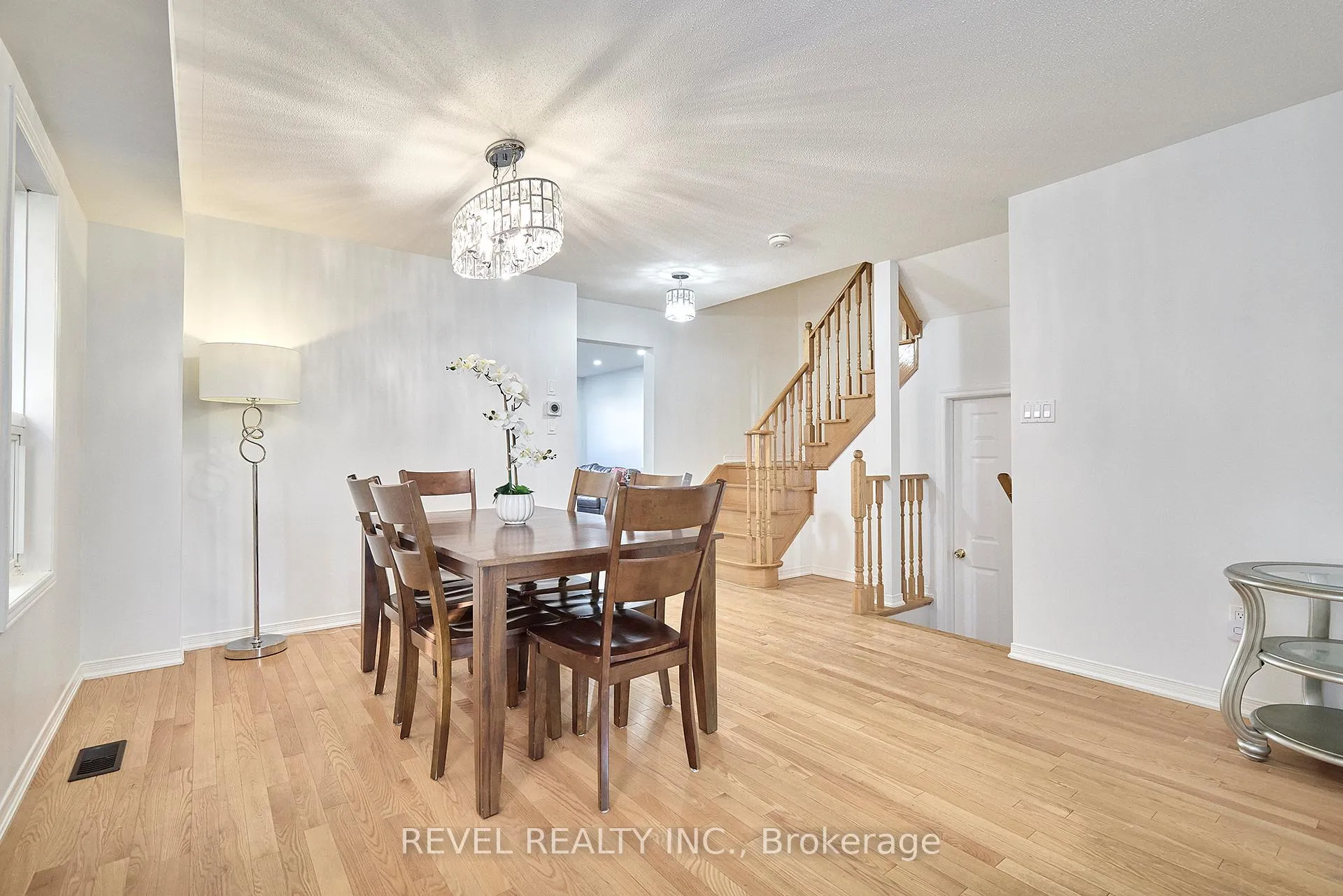 Photo 4 of 35 Manordale Crescent, Vaughan, Vellore Village — HOMEH