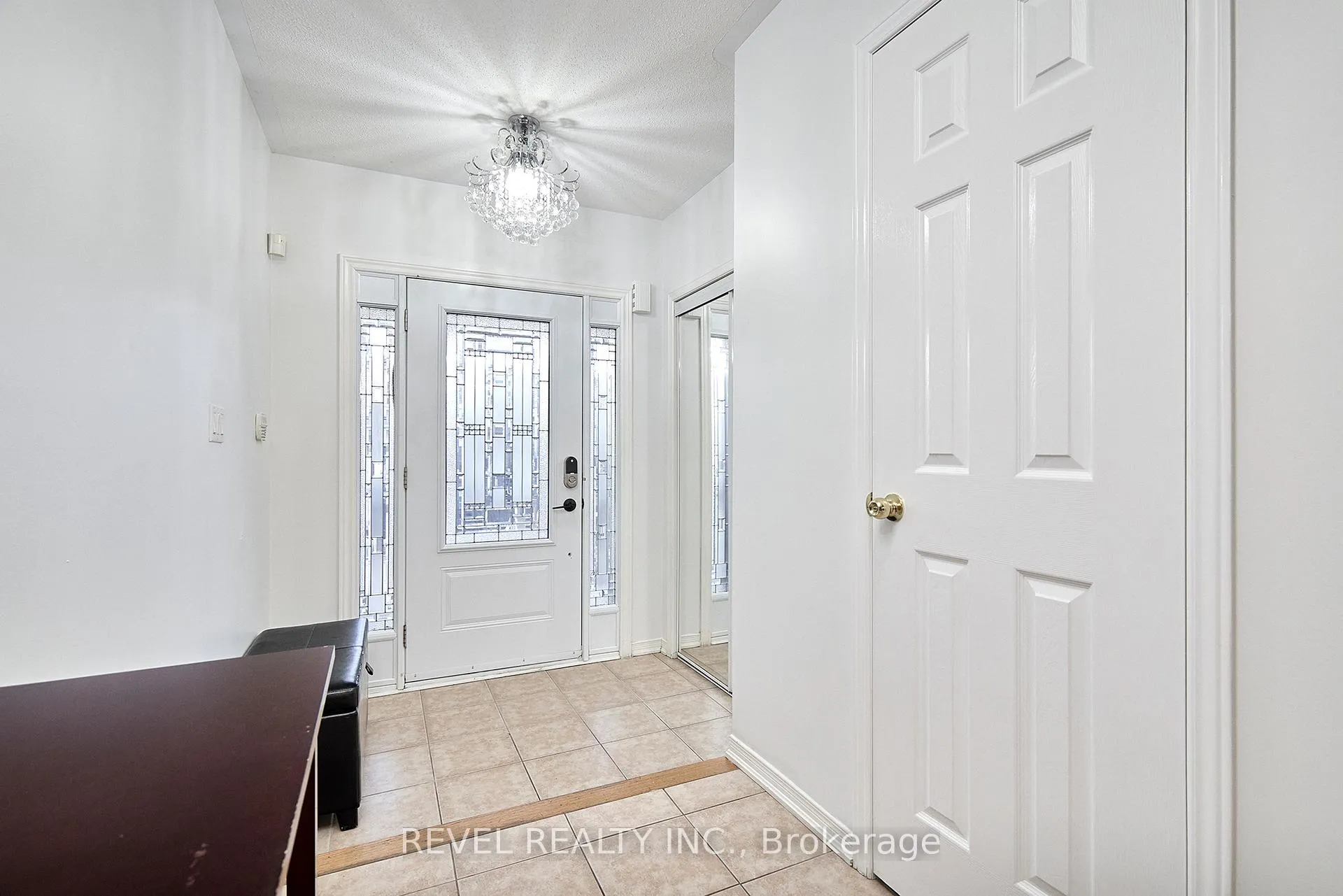 Photo 5 of 35 Manordale Crescent, Vaughan, Vellore Village — HOMEH