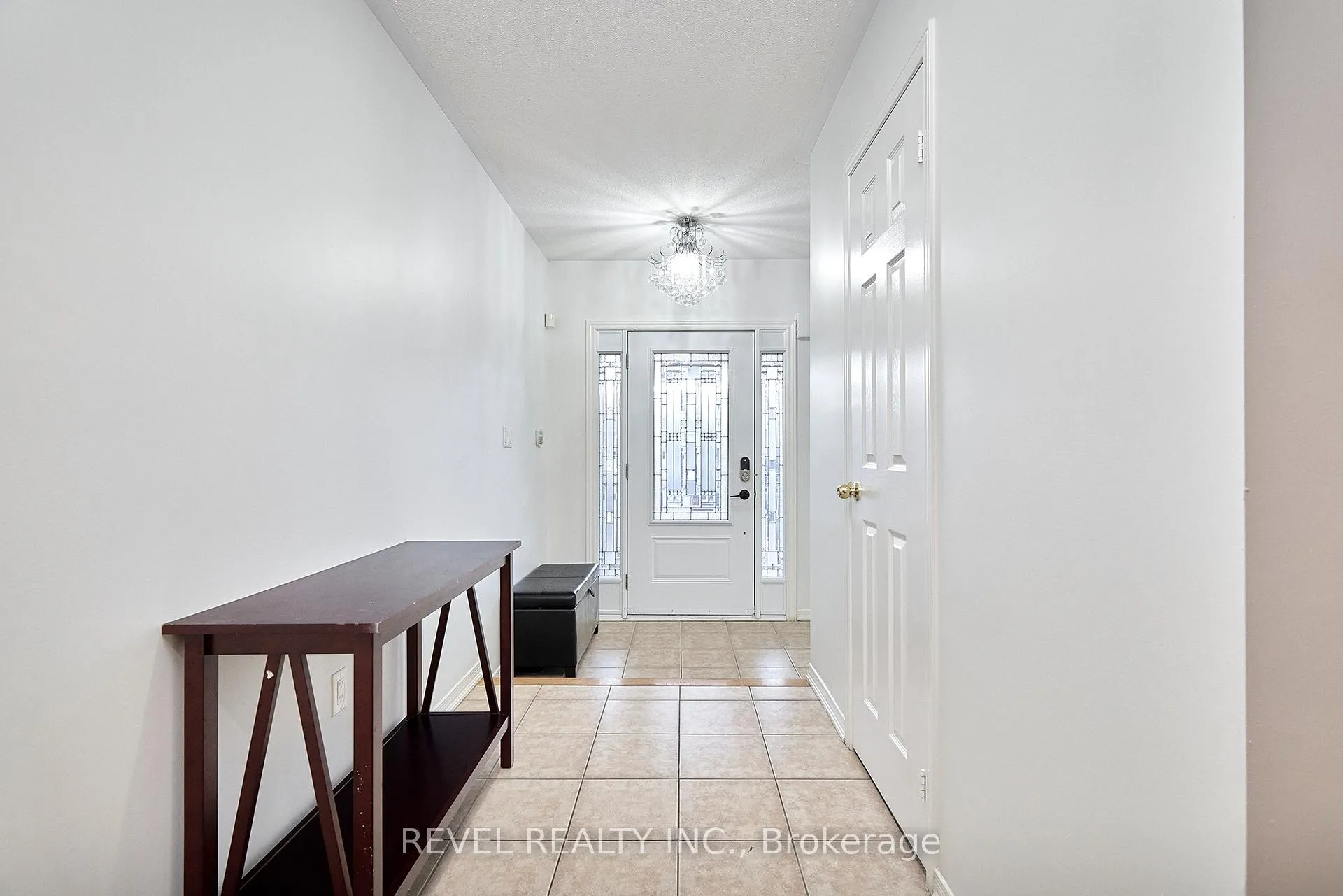 Photo 6 of 35 Manordale Crescent, Vaughan, Vellore Village — HOMEH