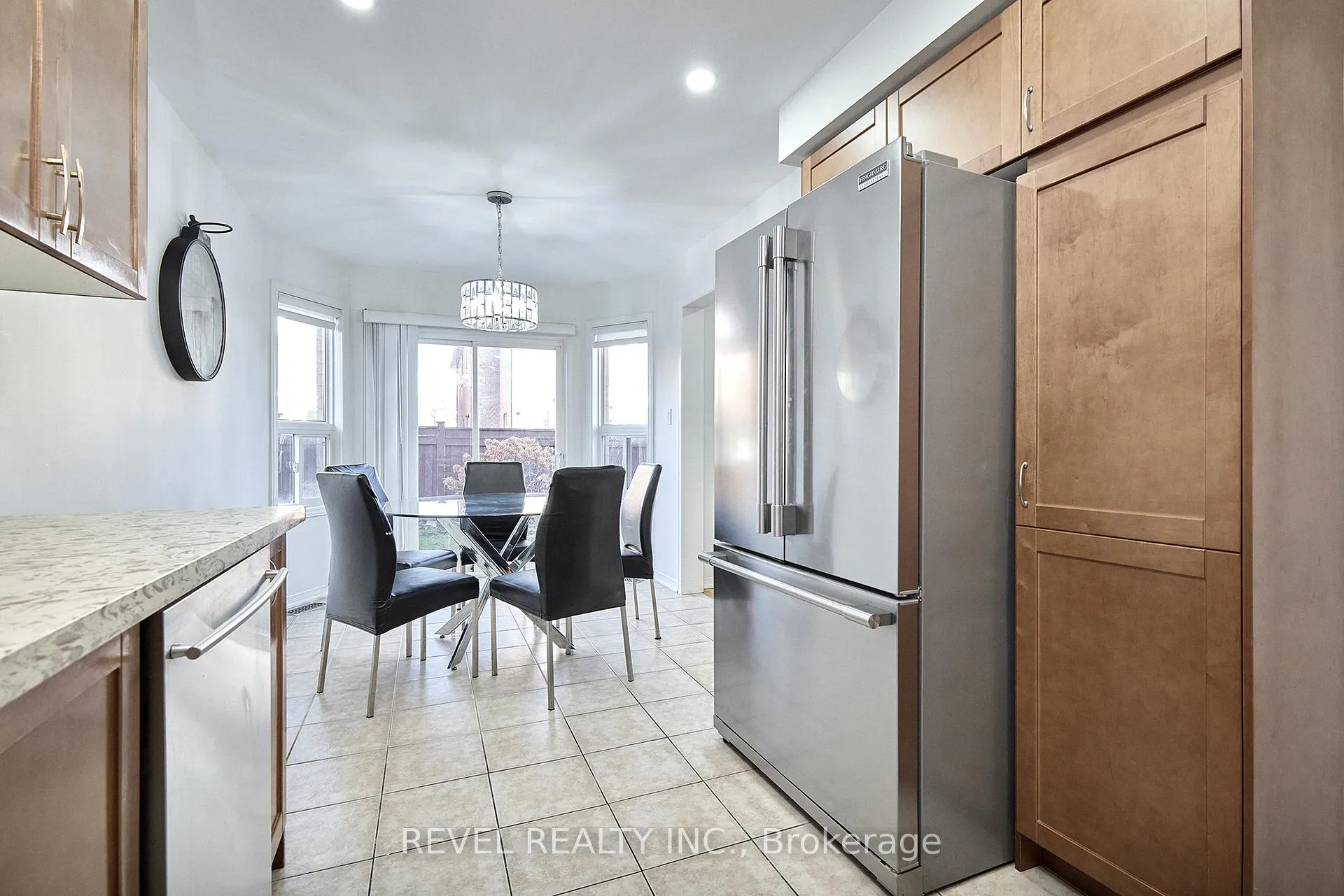 Photo 13 of 35 Manordale Crescent, Vaughan, Vellore Village — HOMEH