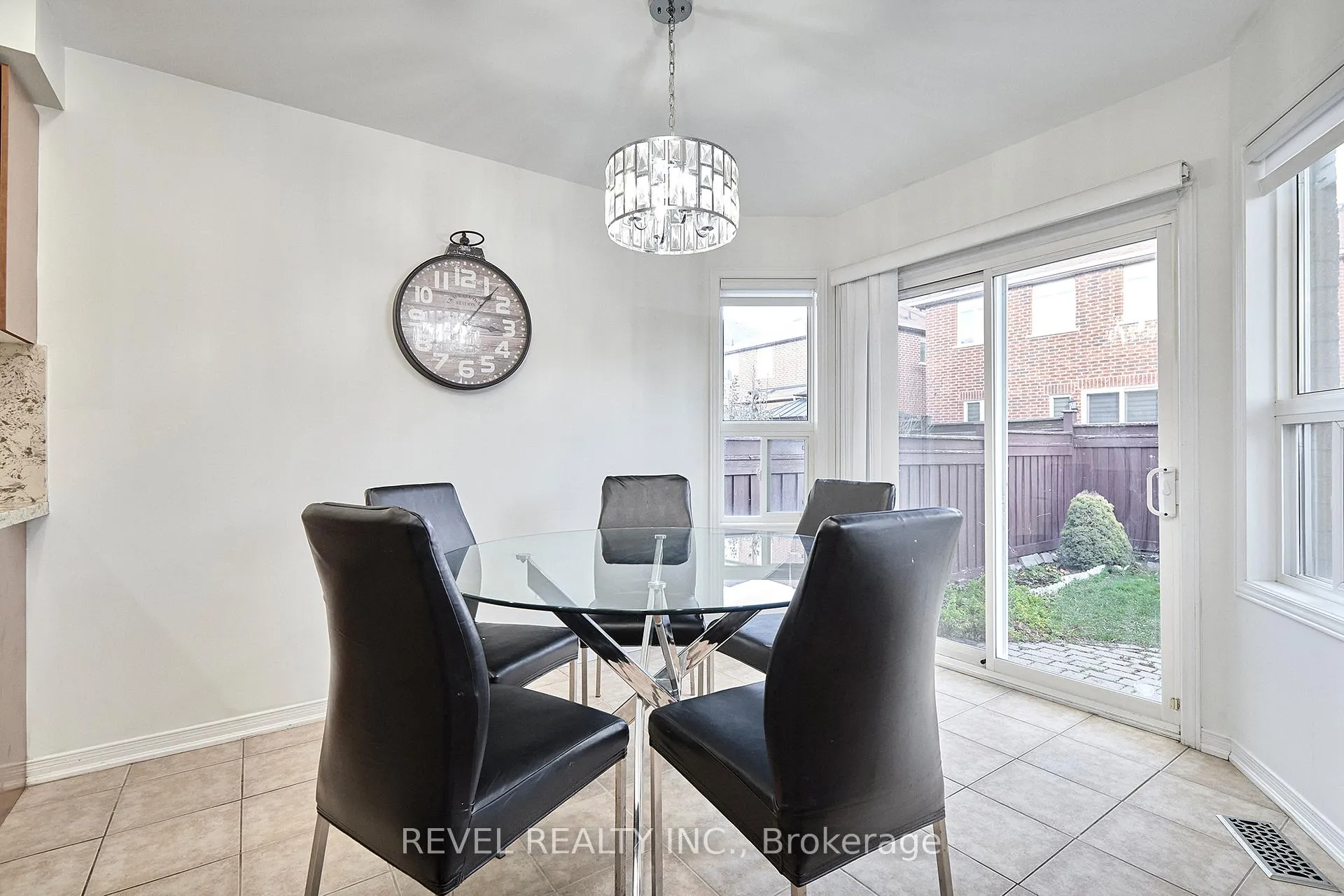 Photo 14 of 35 Manordale Crescent, Vaughan, Vellore Village — HOMEH