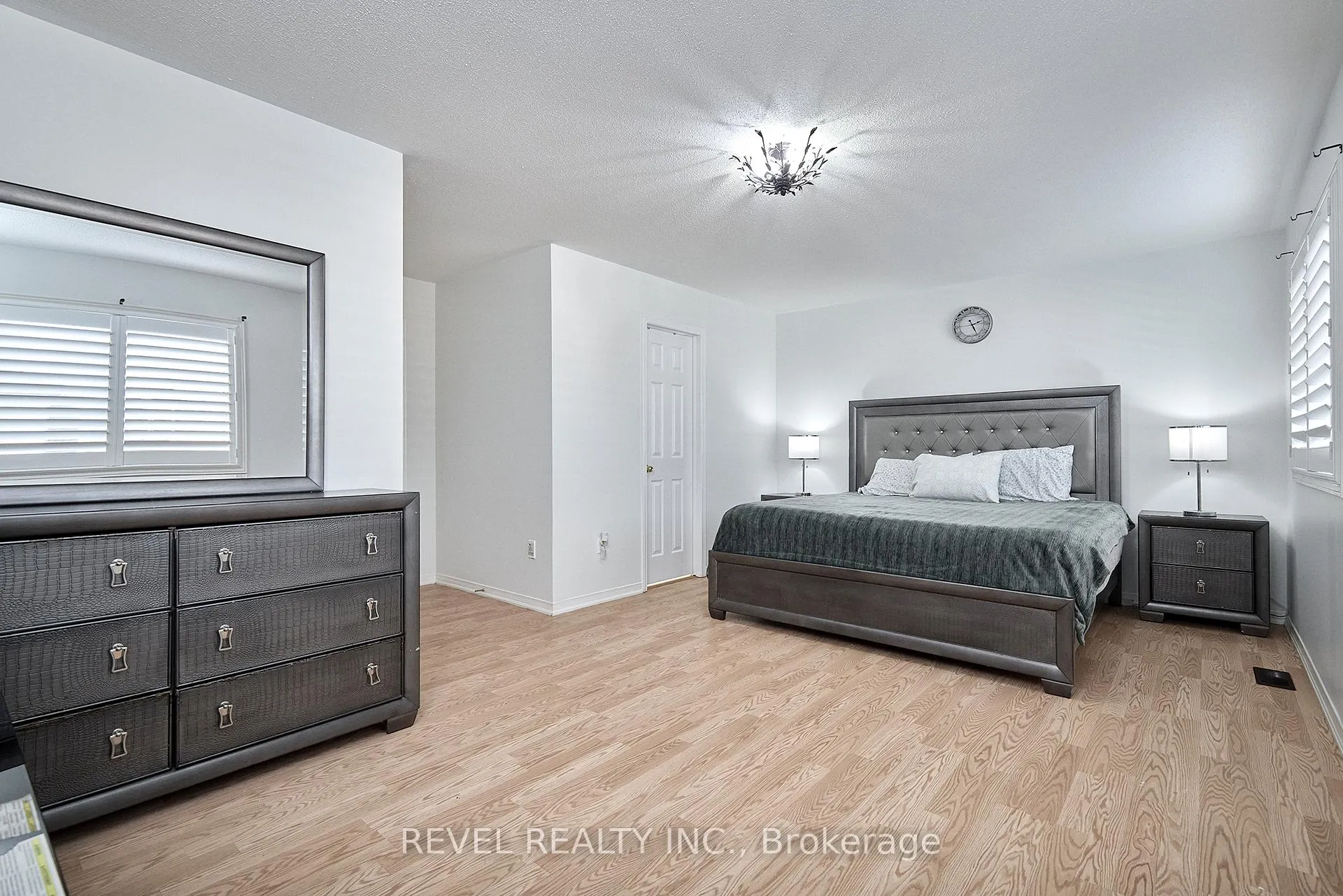 Photo 15 of 35 Manordale Crescent, Vaughan, Vellore Village — HOMEH