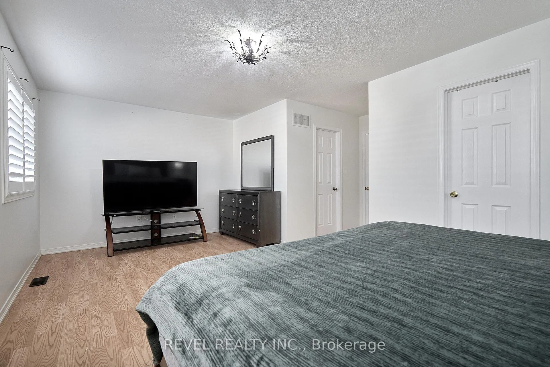 Photo 17 of 35 Manordale Crescent, Vaughan, Vellore Village — HOMEH