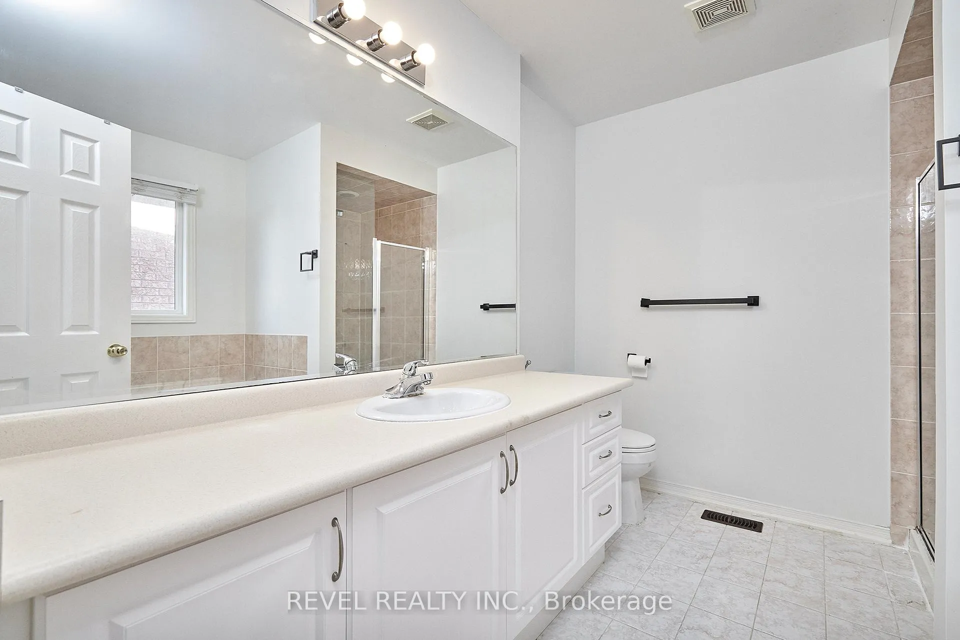 Photo 18 of 35 Manordale Crescent, Vaughan, Vellore Village — HOMEH