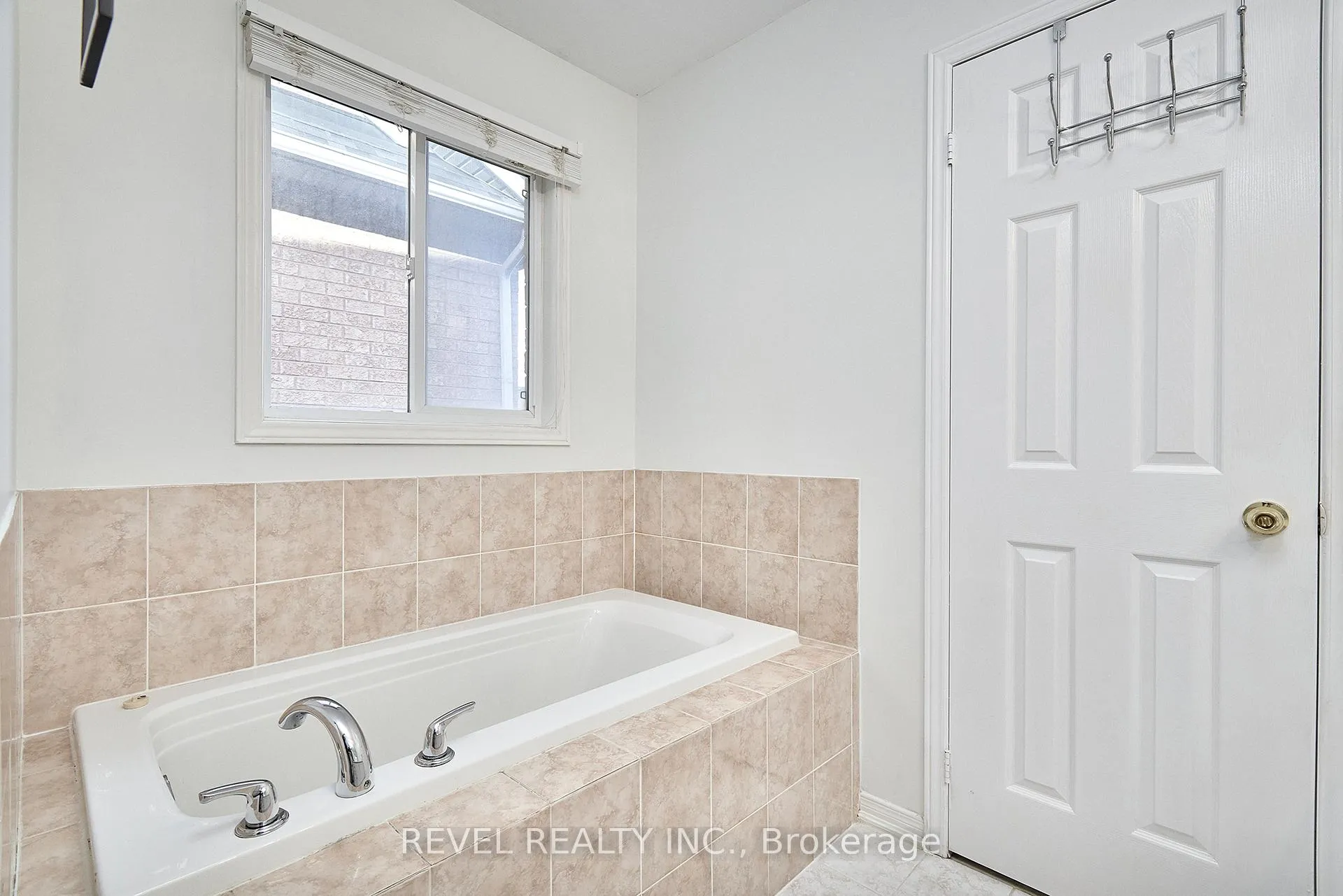 Photo 19 of 35 Manordale Crescent, Vaughan, Vellore Village — HOMEH