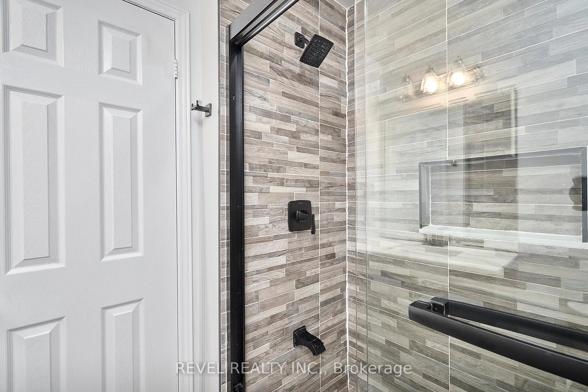 Photo 24 of 35 Manordale Crescent, Vaughan, Vellore Village — HOMEH