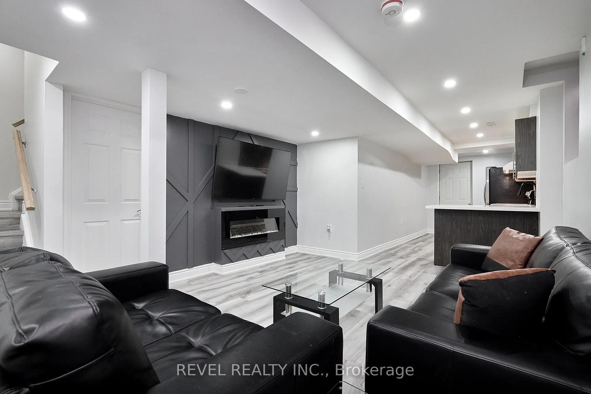 Photo 27 of 35 Manordale Crescent, Vaughan, Vellore Village — HOMEH