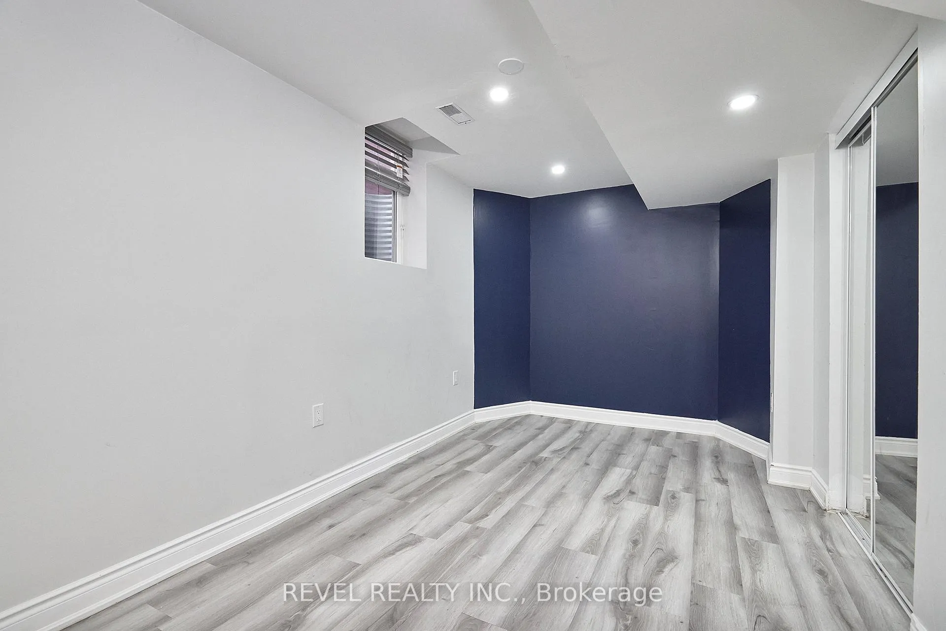 Photo 30 of 35 Manordale Crescent, Vaughan, Vellore Village — HOMEH