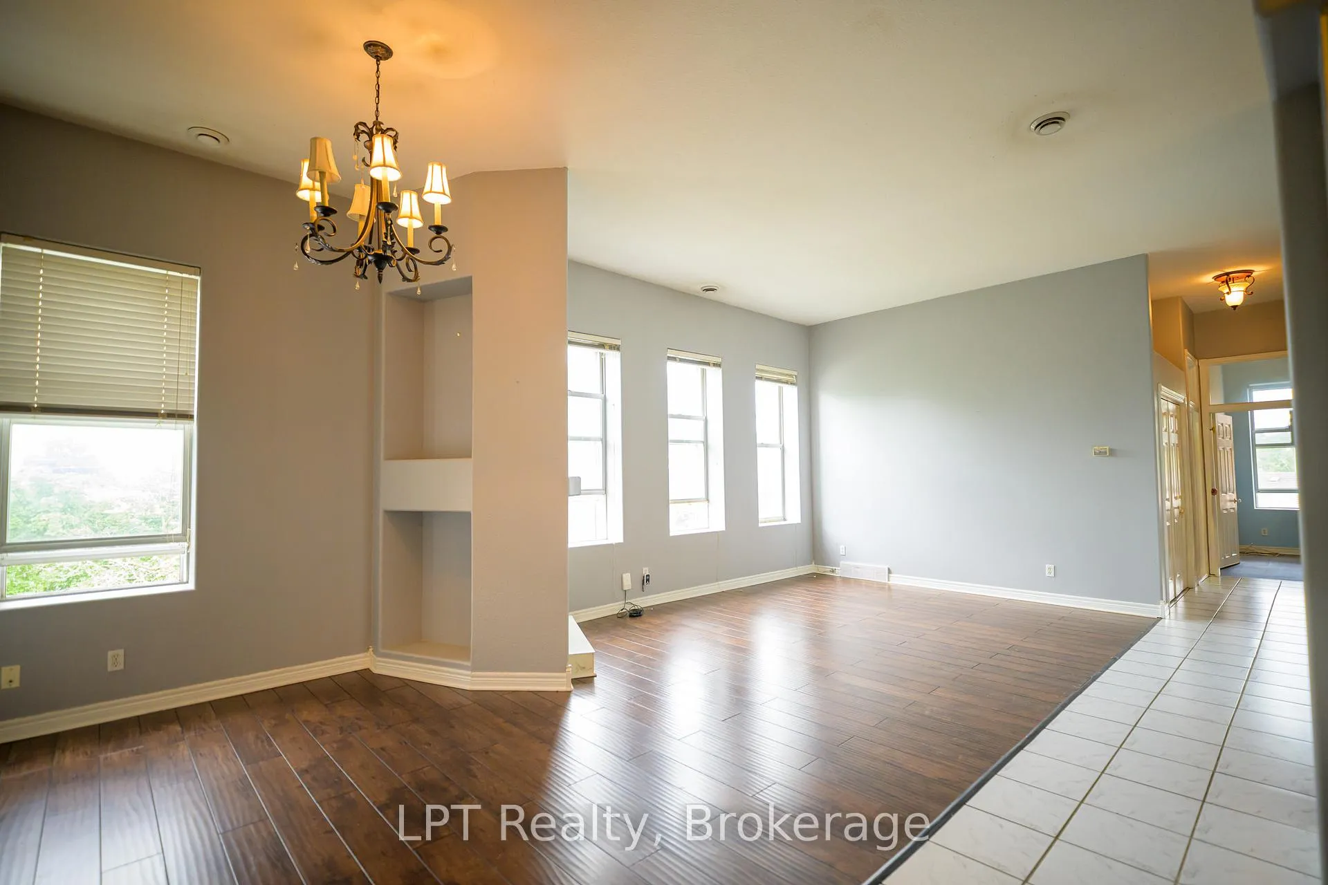 Photo 2 of Unit 304, 317 Queen Street, Chatham-Kent, Chatham — HOMEH