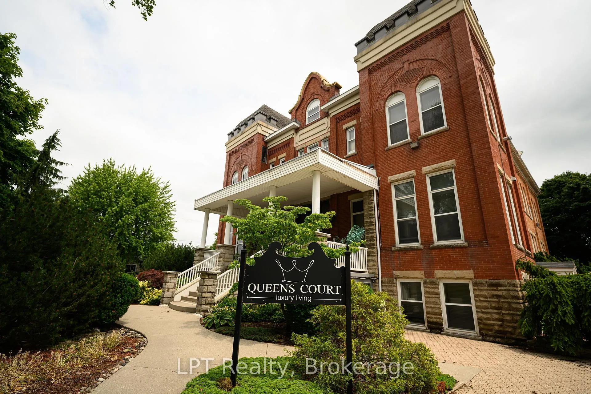 Front of Unit 103, 317 Queen Street