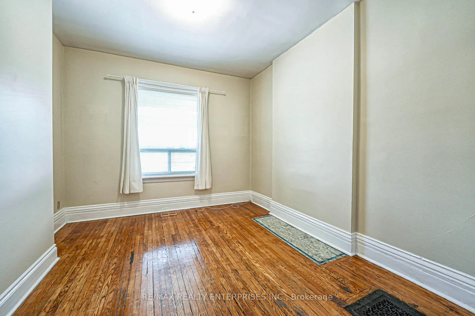 Photo 3 of 914 Dovercourt Road, Toronto, Dovercourt-Wallace Emerson-Junction — HOMEH
