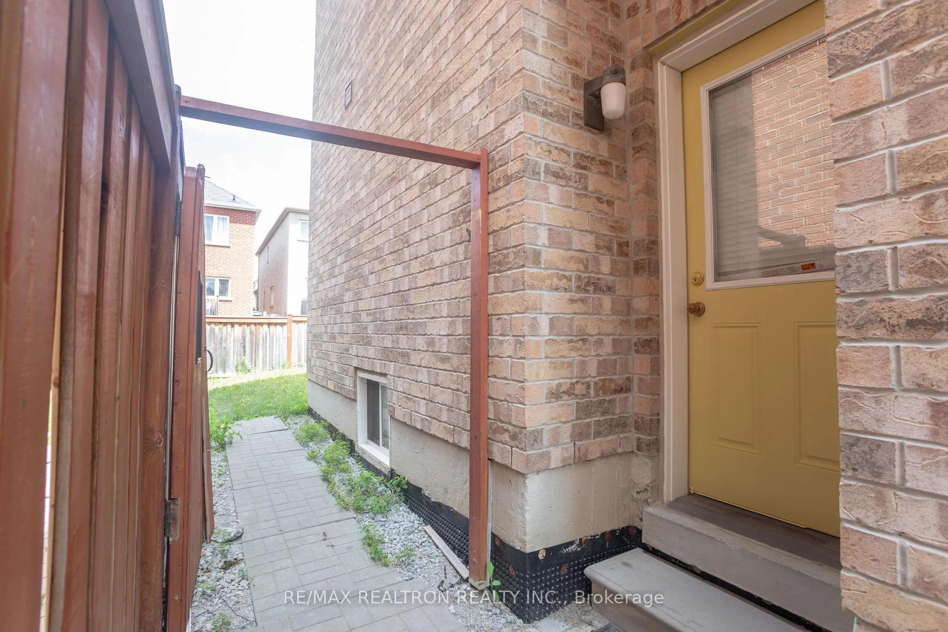 Photo 2 of 54 Chayna Crescent, Vaughan, Patterson — HOMEH