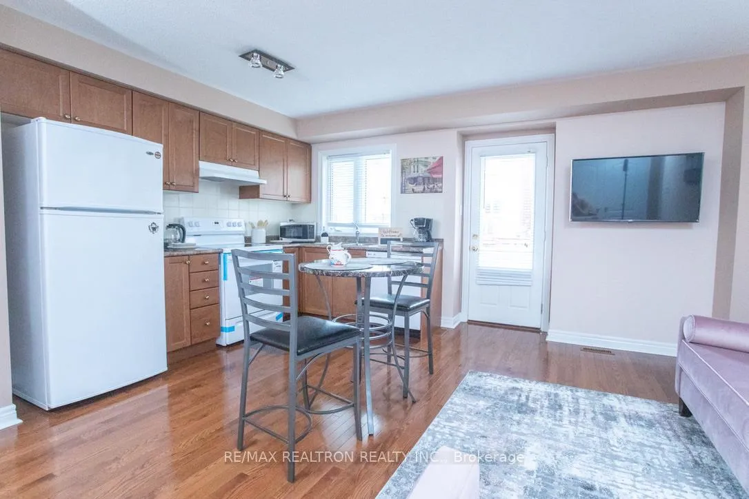 Photo 7 of 54 Chayna Crescent, Vaughan, Patterson — HOMEH