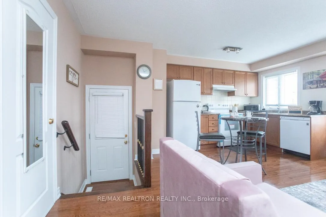 Photo 8 of 54 Chayna Crescent, Vaughan, Patterson — HOMEH