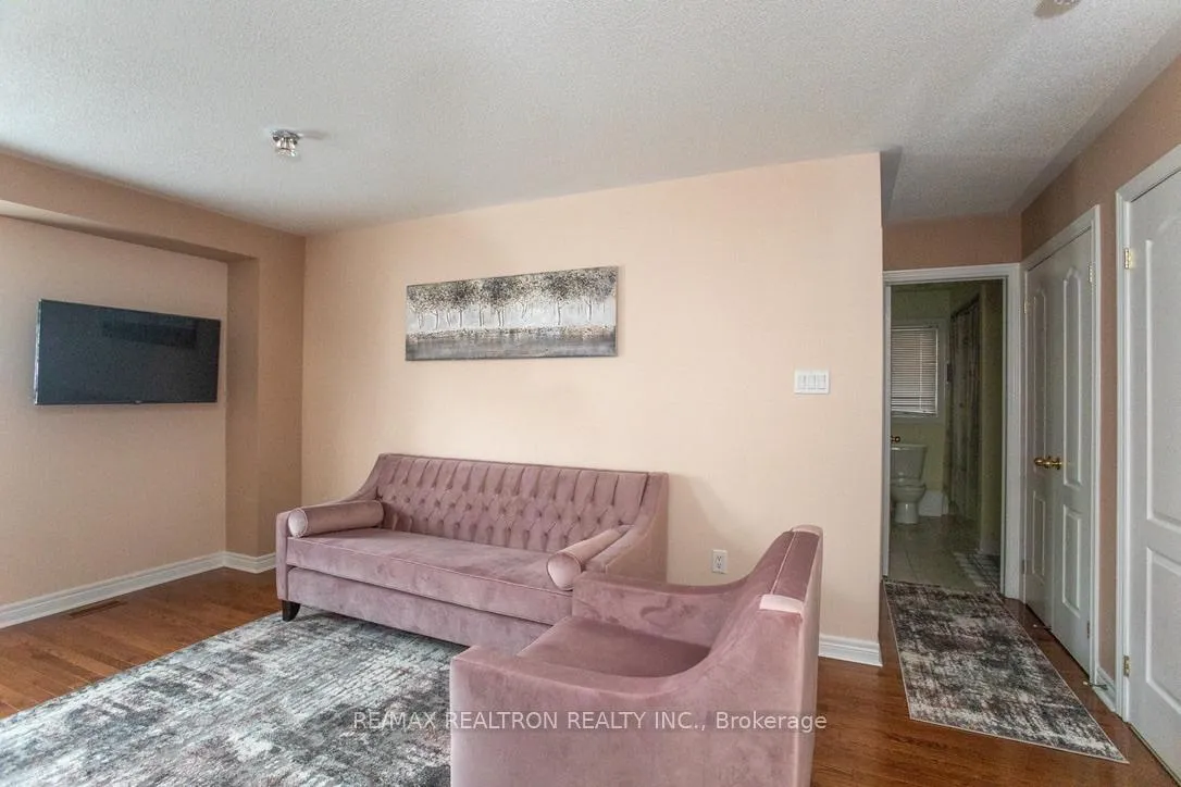 Photo 9 of 54 Chayna Crescent, Vaughan, Patterson — HOMEH