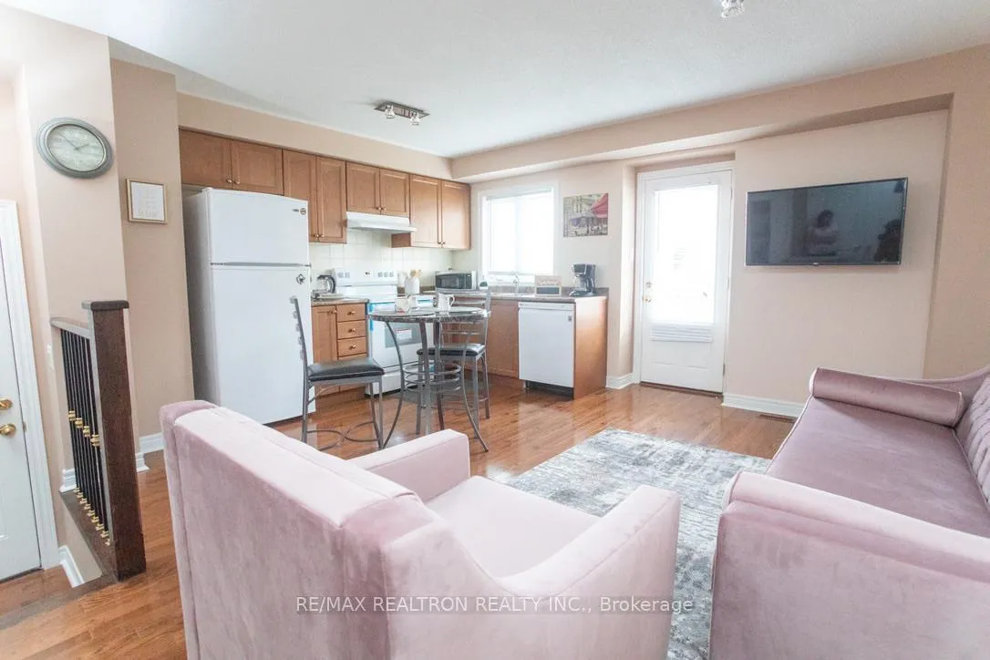 Photo 10 of 54 Chayna Crescent, Vaughan, Patterson — HOMEH