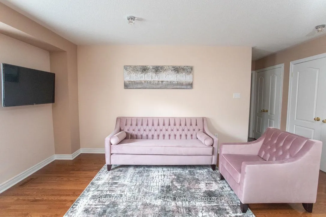 Photo 11 of 54 Chayna Crescent, Vaughan, Patterson — HOMEH