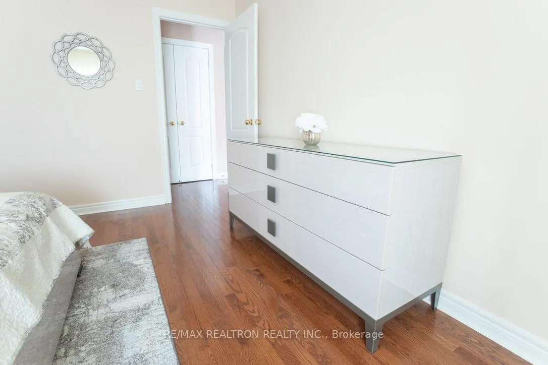 Photo 13 of 54 Chayna Crescent, Vaughan, Patterson — HOMEH