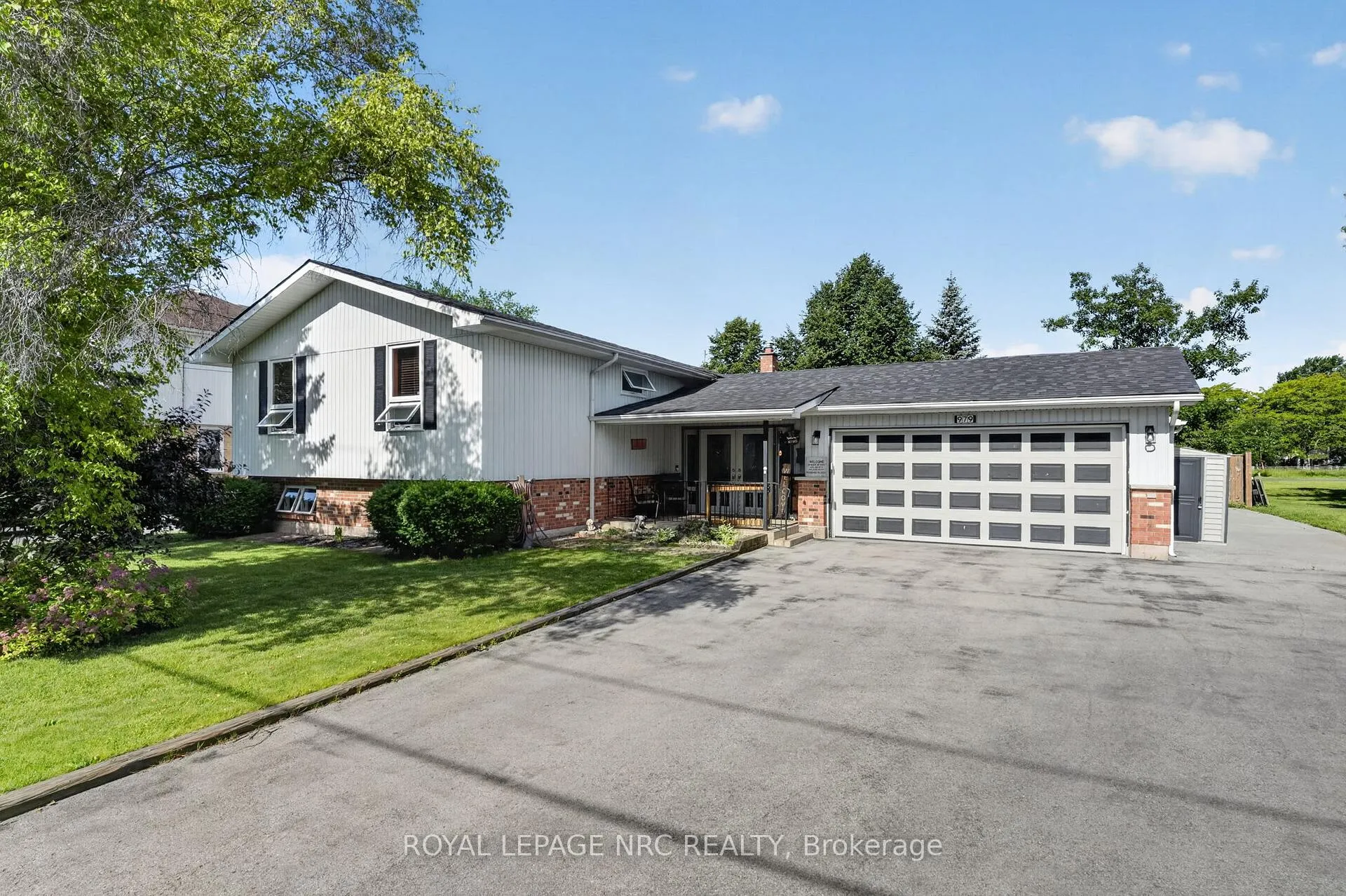 Front of 979 Crescent Road