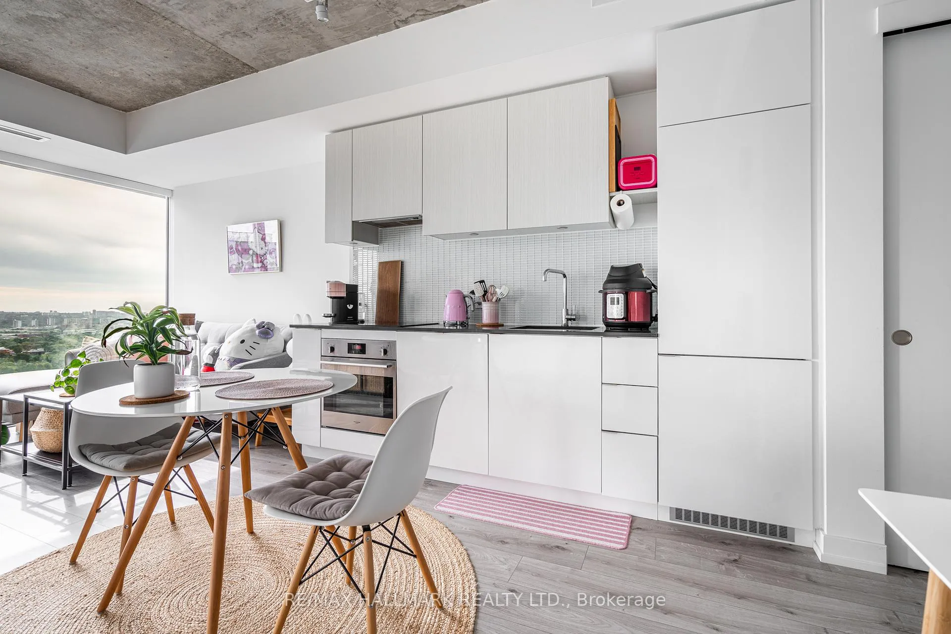 Photo 4 of Unit 3908, 161 Roehampton Avenue, Toronto, Mount Pleasant West — HOMEH