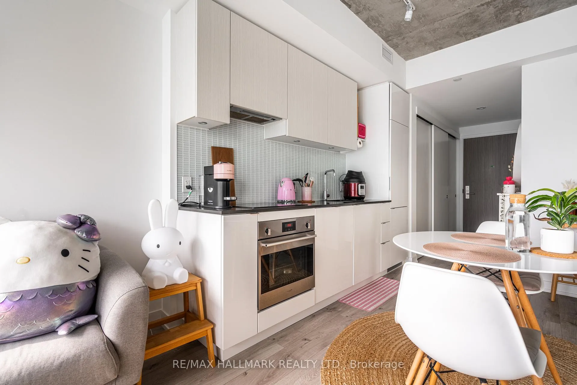 Photo 5 of Unit 3908, 161 Roehampton Avenue, Toronto, Mount Pleasant West — HOMEH