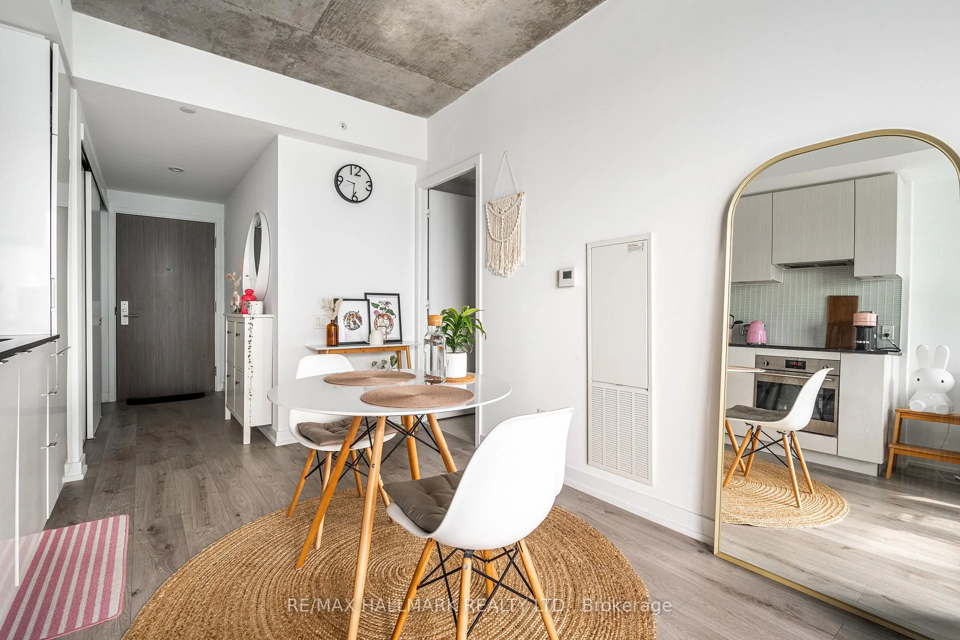 Photo 8 of Unit 3908, 161 Roehampton Avenue, Toronto, Mount Pleasant West — HOMEH