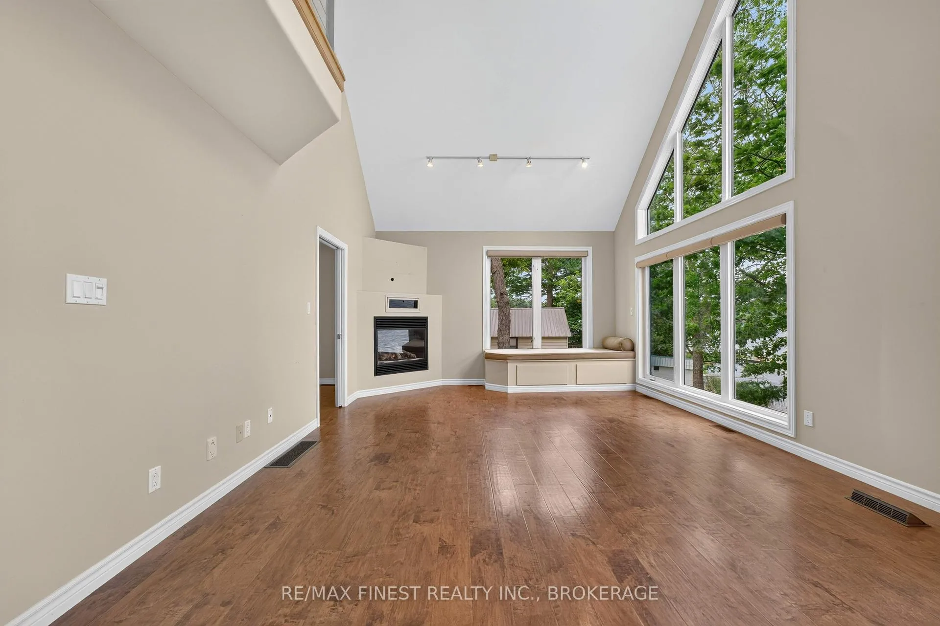 Photo 13 of 3459 Buck Point Lane, Frontenac, Frontenac South — HOMEH