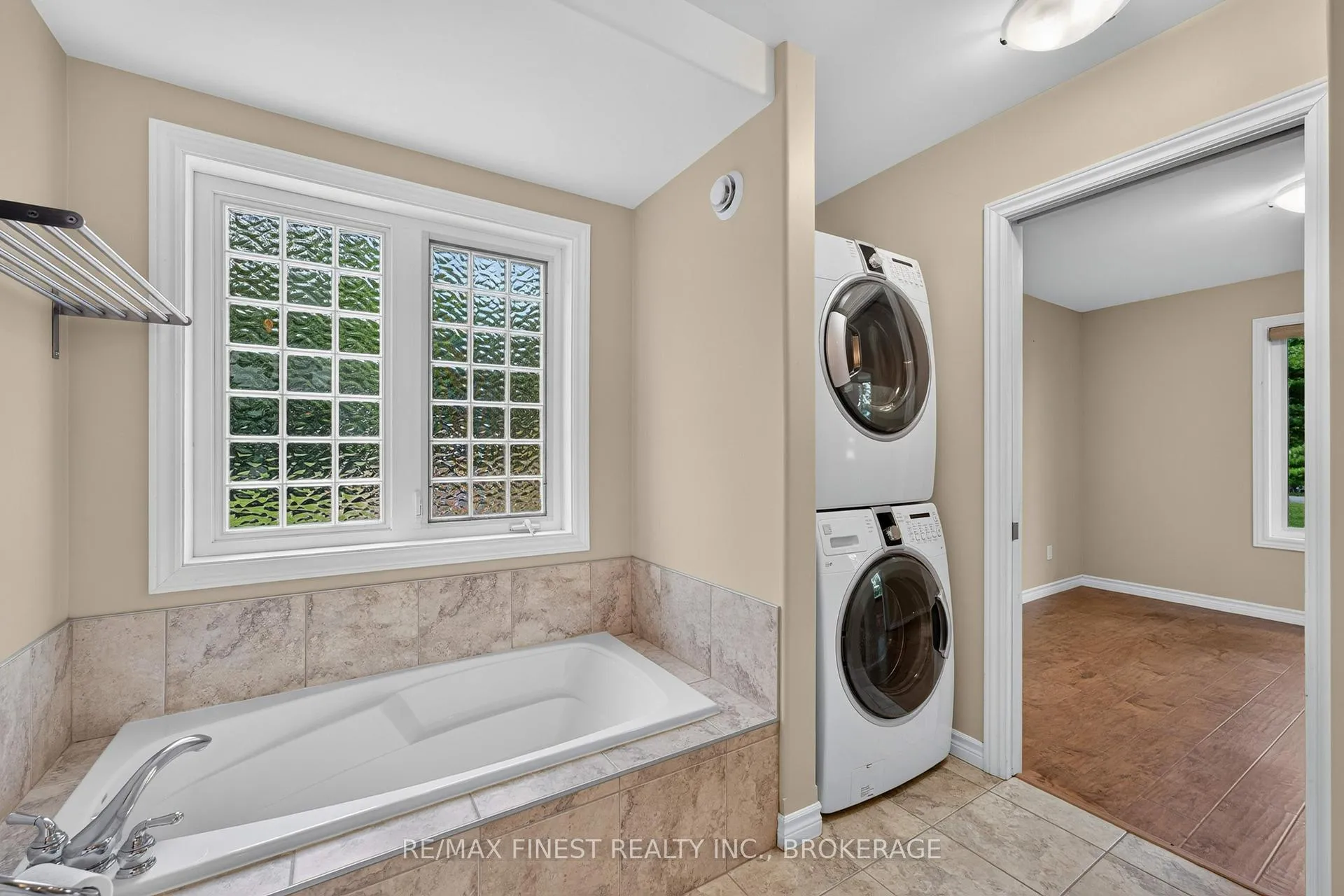 Photo 17 of 3459 Buck Point Lane, Frontenac, Frontenac South — HOMEH