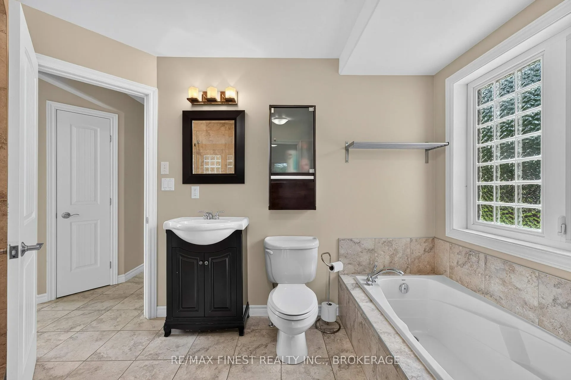 Photo 18 of 3459 Buck Point Lane, Frontenac, Frontenac South — HOMEH