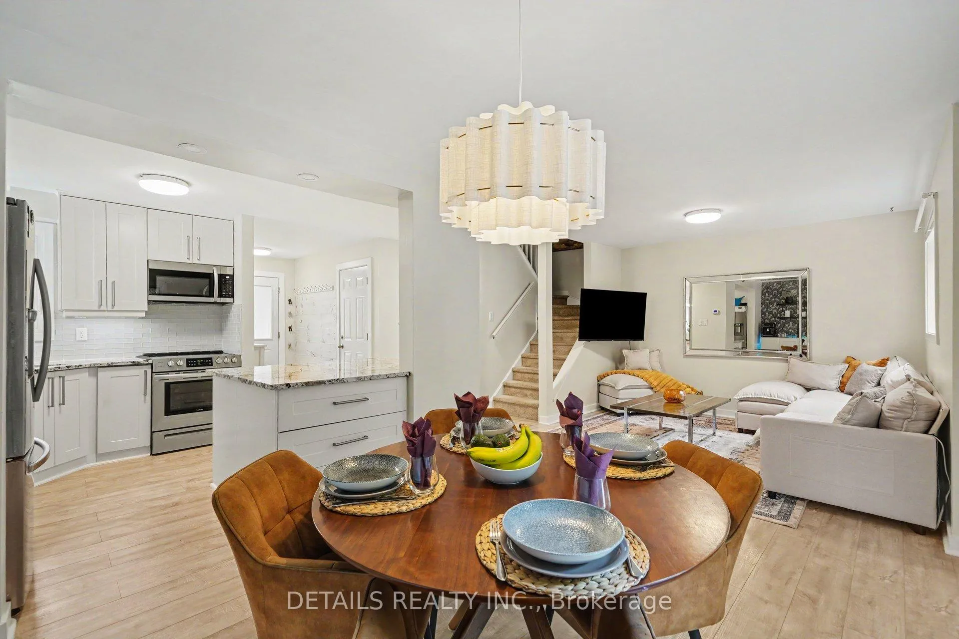 Photo 6 of 13 Willowview Way, Ottawa, Barrhaven - On the Green — HOMEH