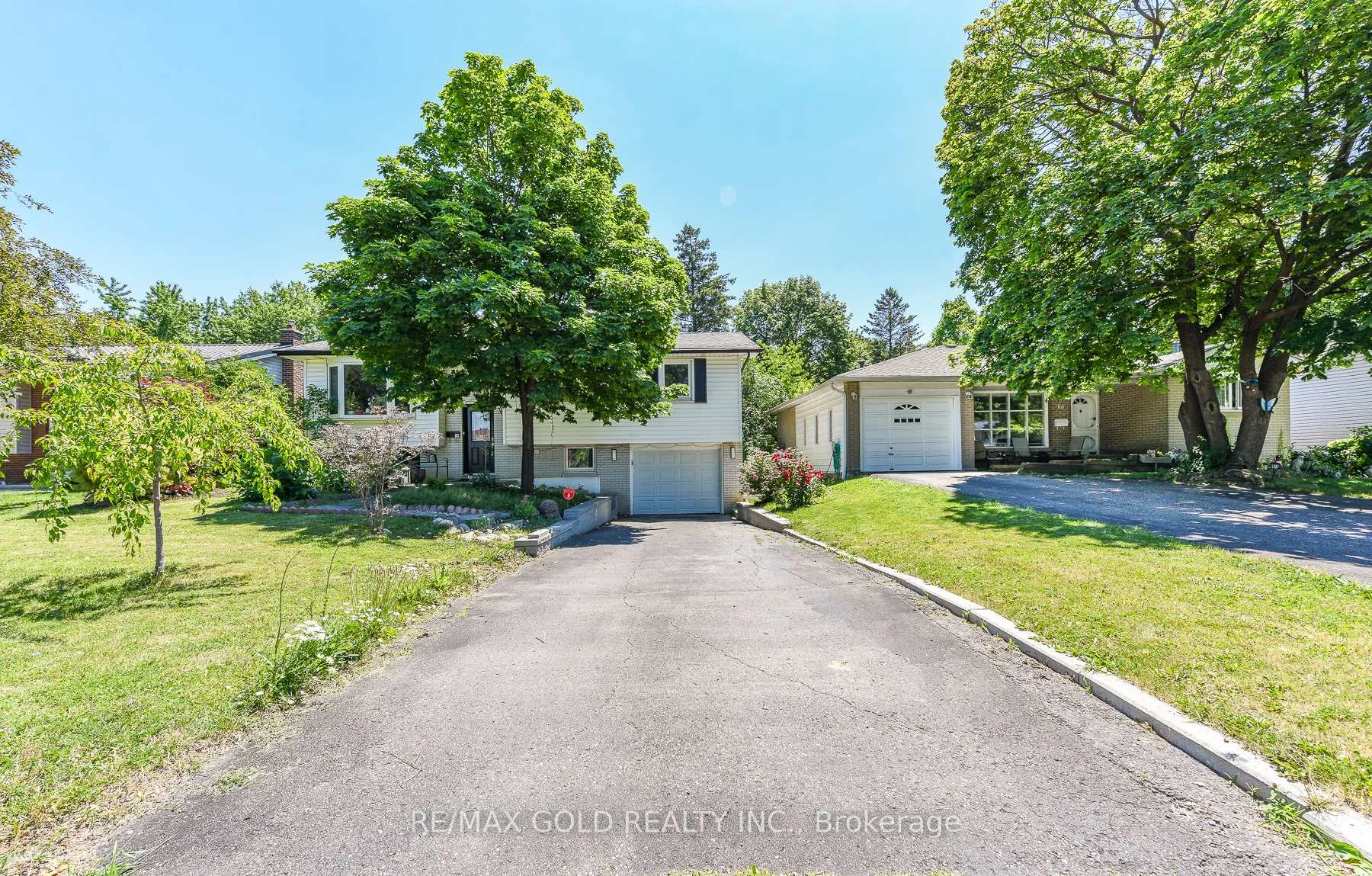 Photo 1 of 18 Drury Crescent, Brampton, Southgate — HOMEH