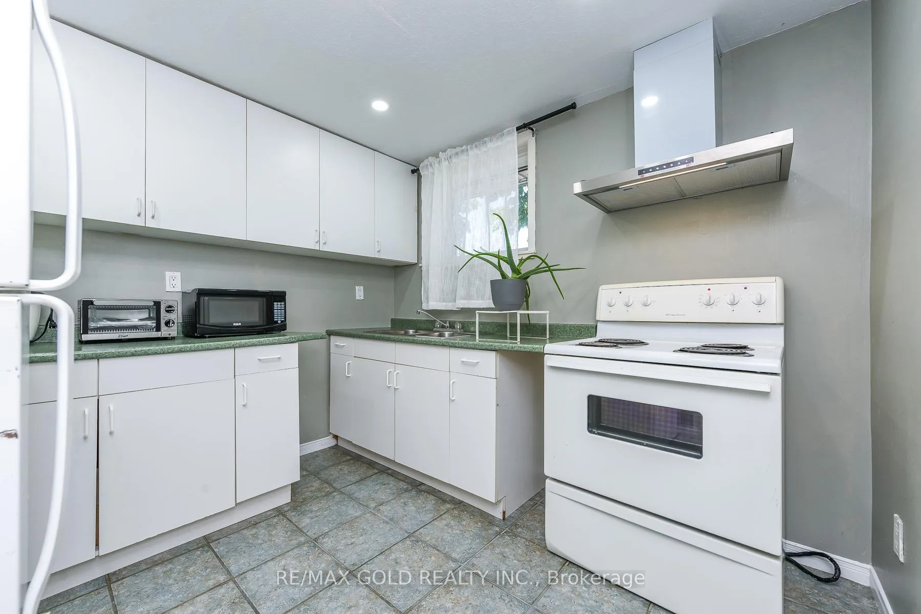 Photo 31 of 18 Drury Crescent, Brampton, Southgate — HOMEH