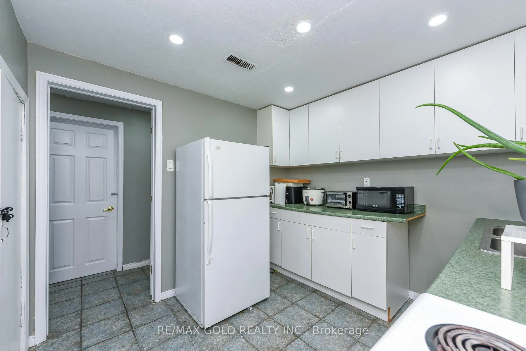 Photo 32 of 18 Drury Crescent, Brampton, Southgate — HOMEH