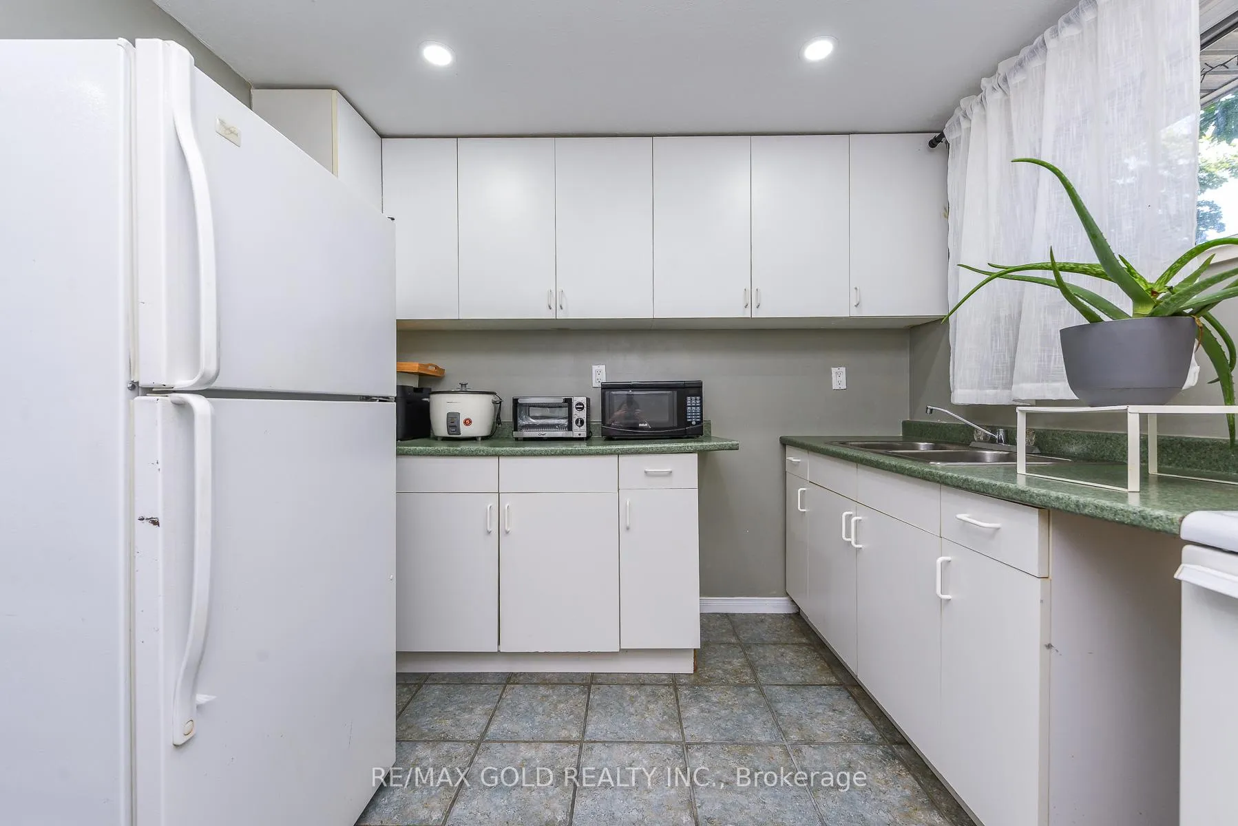 Photo 34 of 18 Drury Crescent, Brampton, Southgate — HOMEH