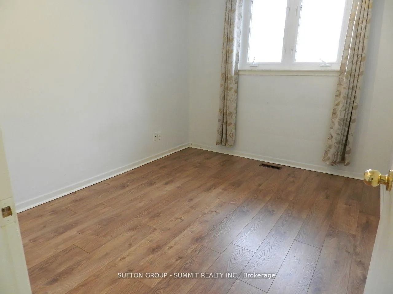 Photo 12 of Unit UPPER, 3367 Verhoeven Drive, Mississauga, Erindale — HOMEH
