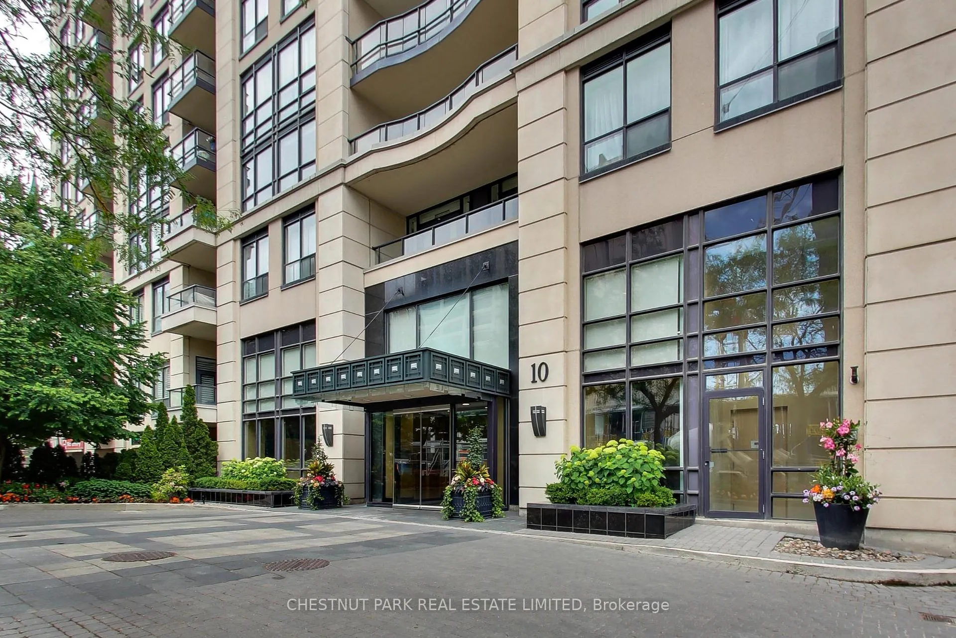 Front of Unit 414, 10 Delisle Avenue