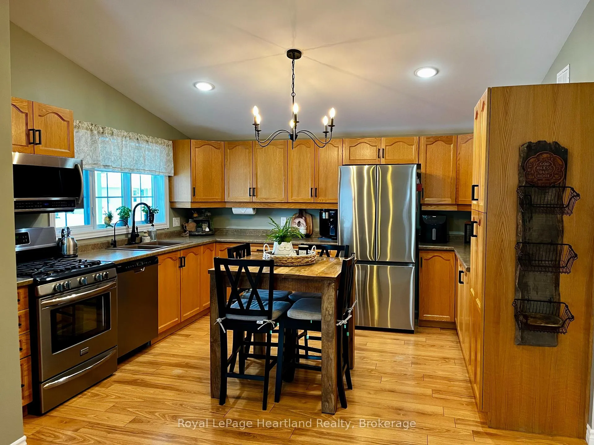 Photo 5 of 459 Richard Crescent, Strathroy-Caradoc, SE — HOMEH