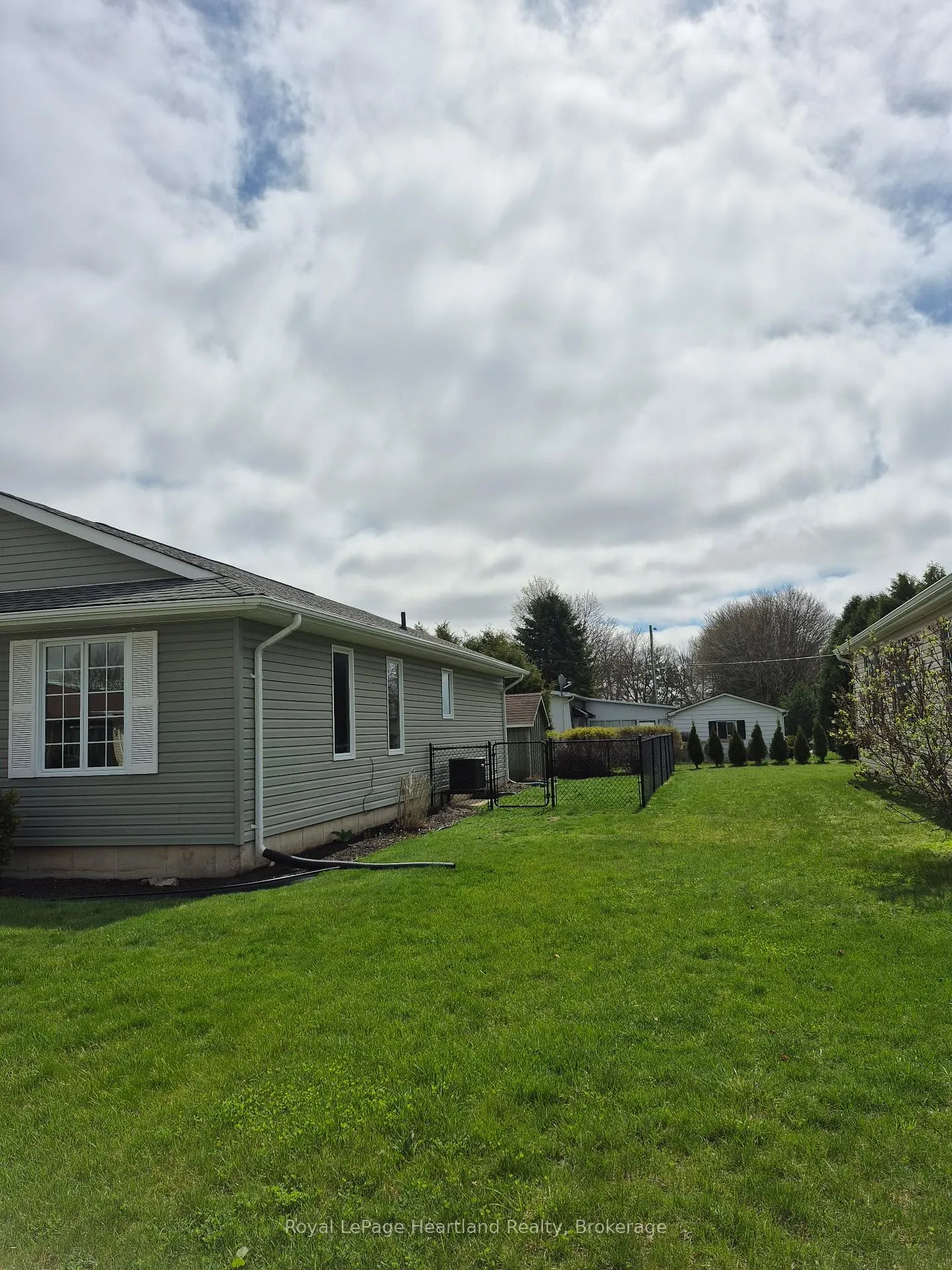 Photo 29 of 459 Richard Crescent, Strathroy-Caradoc, SE — HOMEH