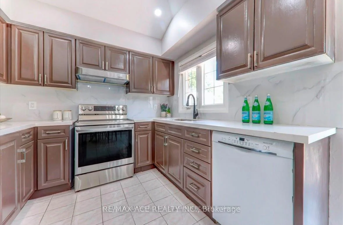 Photo 16 of 1539 Napanee Road, Pickering, Amberlea — HOMEH