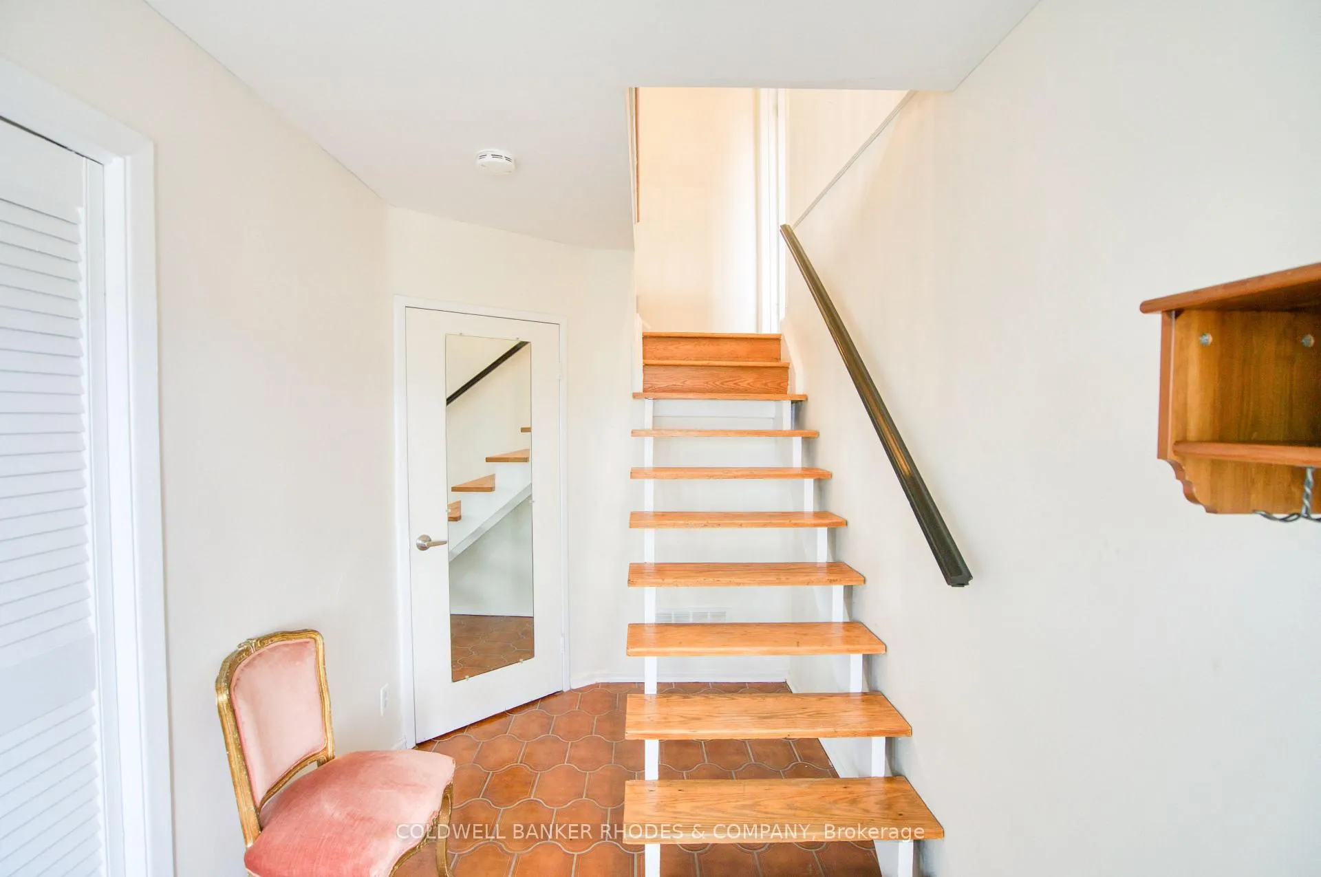 Photo 4 of 1430 Edgecliffe Avenue, Ottawa, Carlington — HOMEH